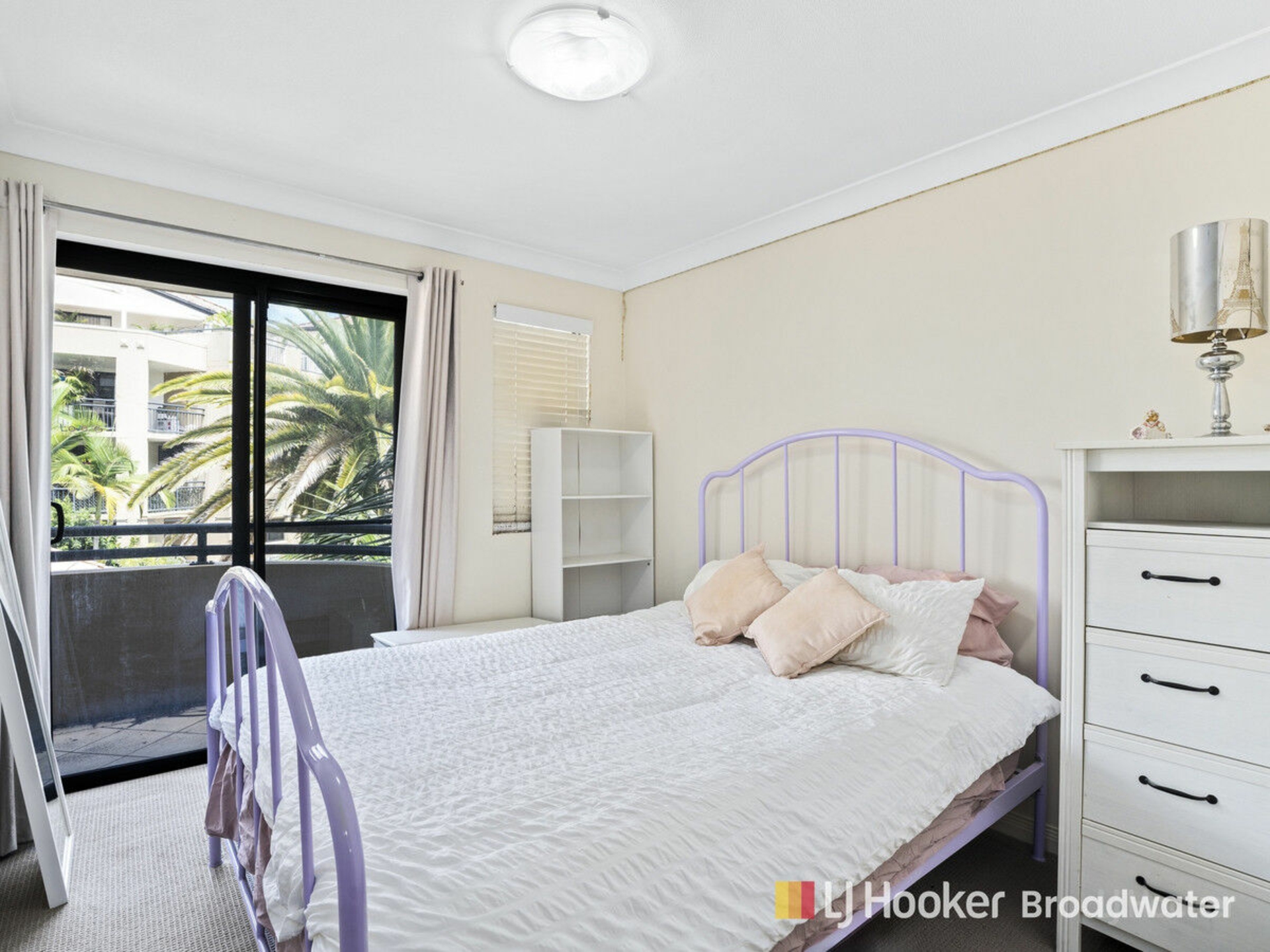 230/392 Marine Parade, LABRADOR