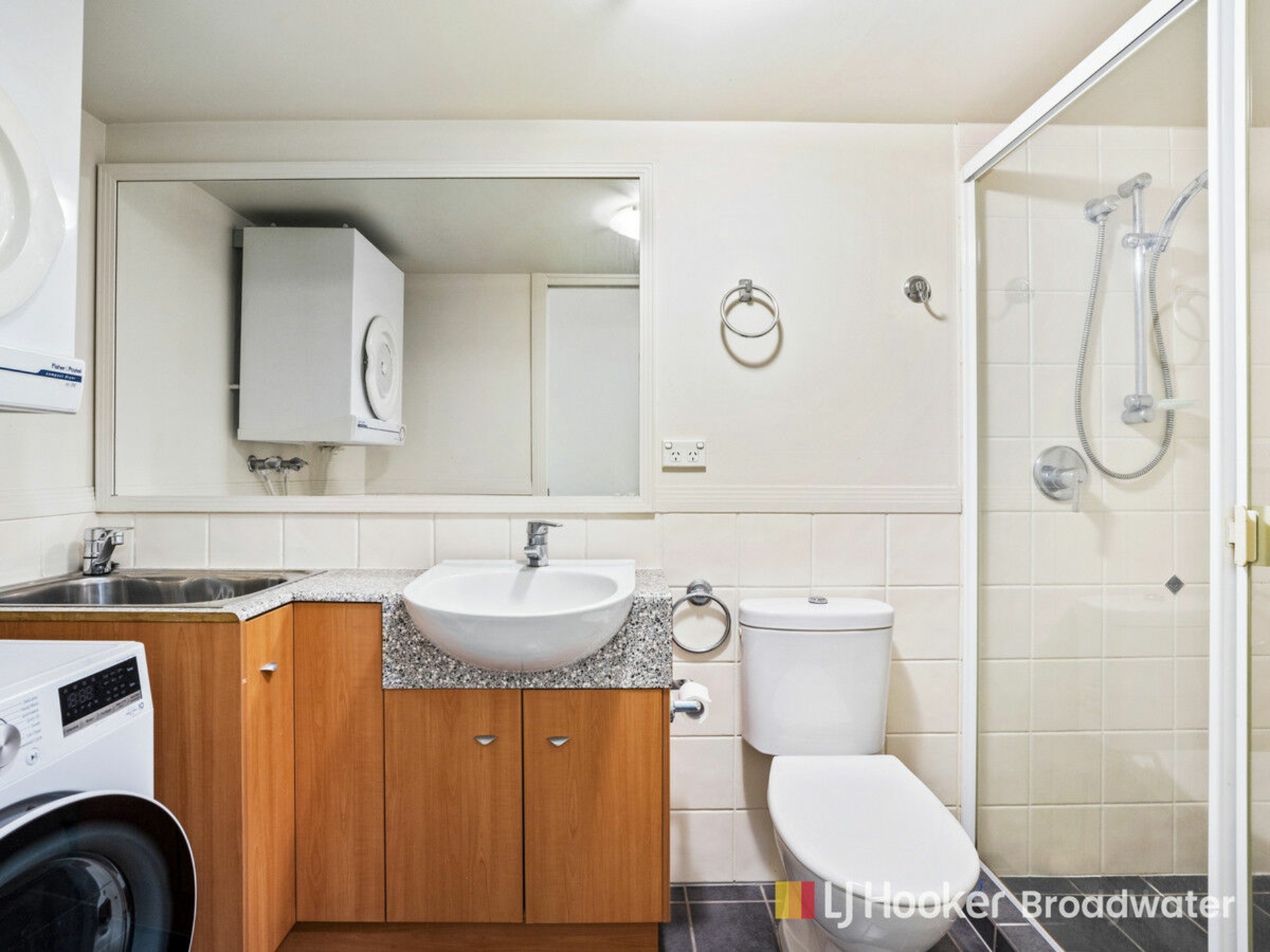 230/392 Marine Parade, LABRADOR
