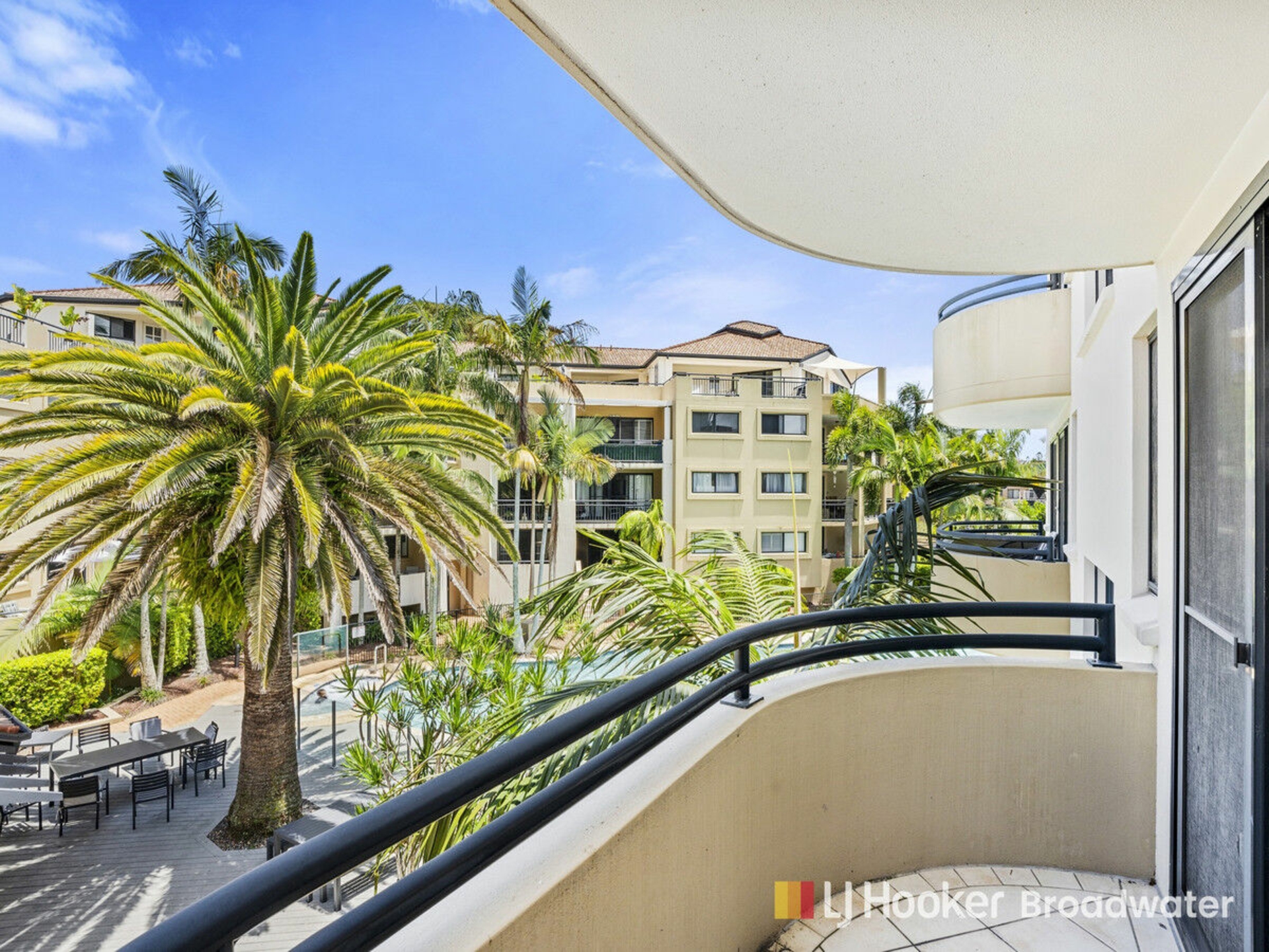 230/392 Marine Parade, LABRADOR