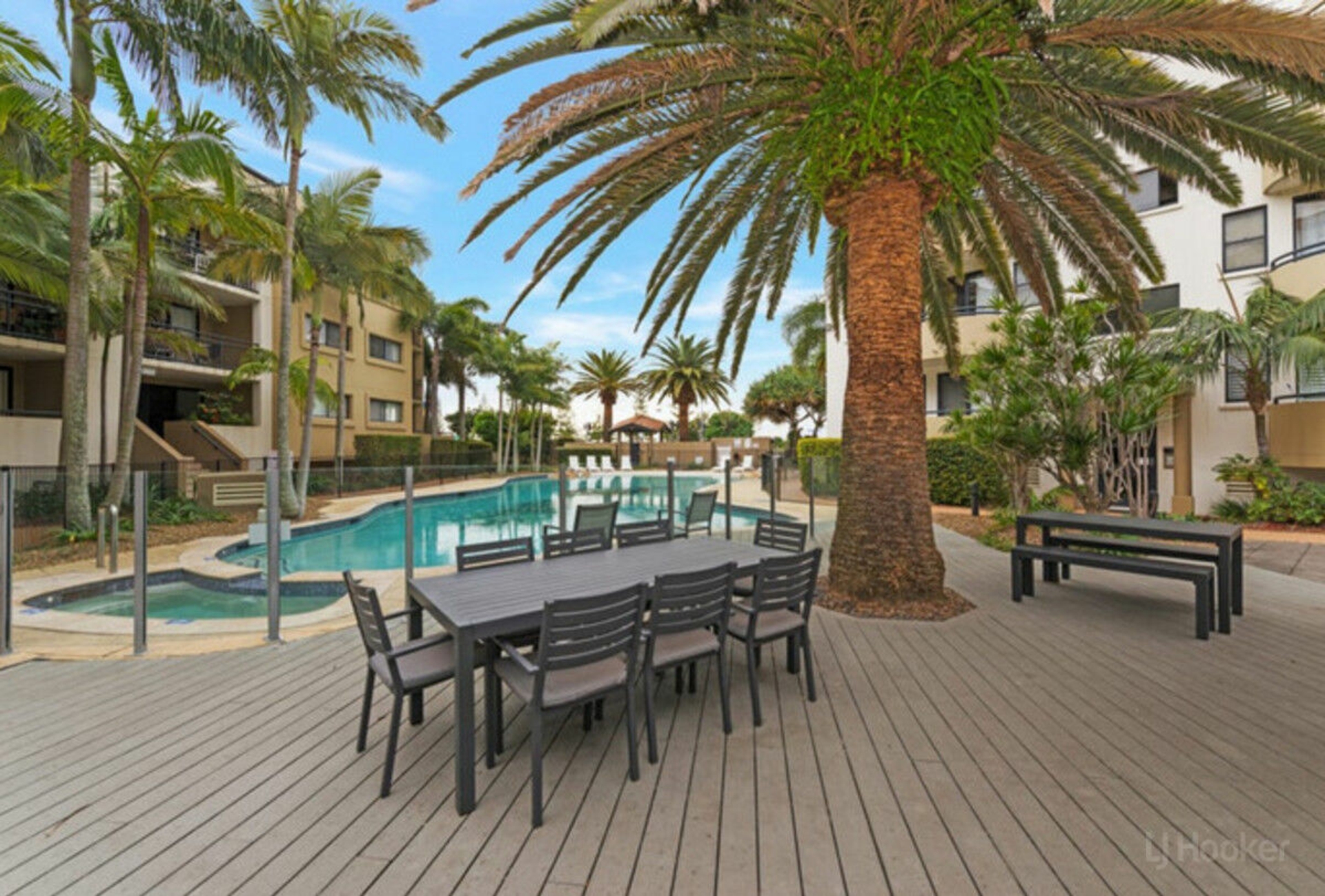 230/392 Marine Parade, LABRADOR