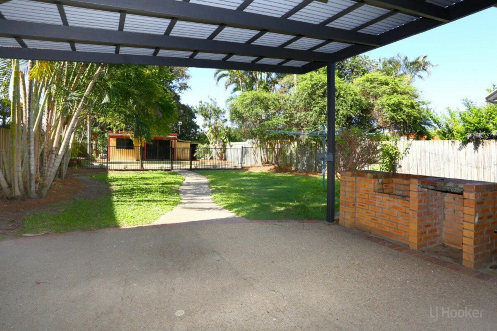 11 Nevenia Street, LABRADOR
