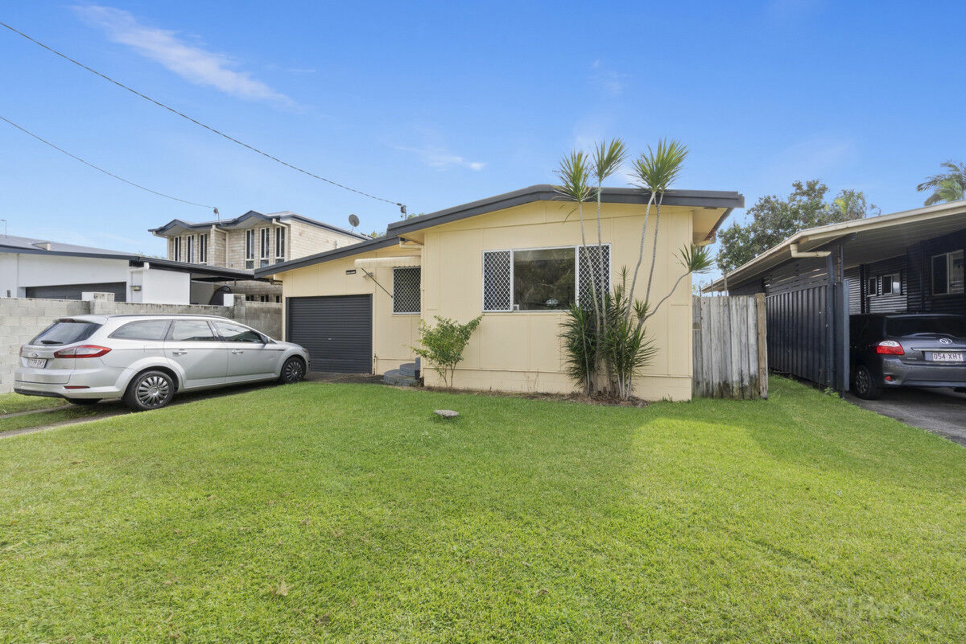 11 Nevenia Street, LABRADOR