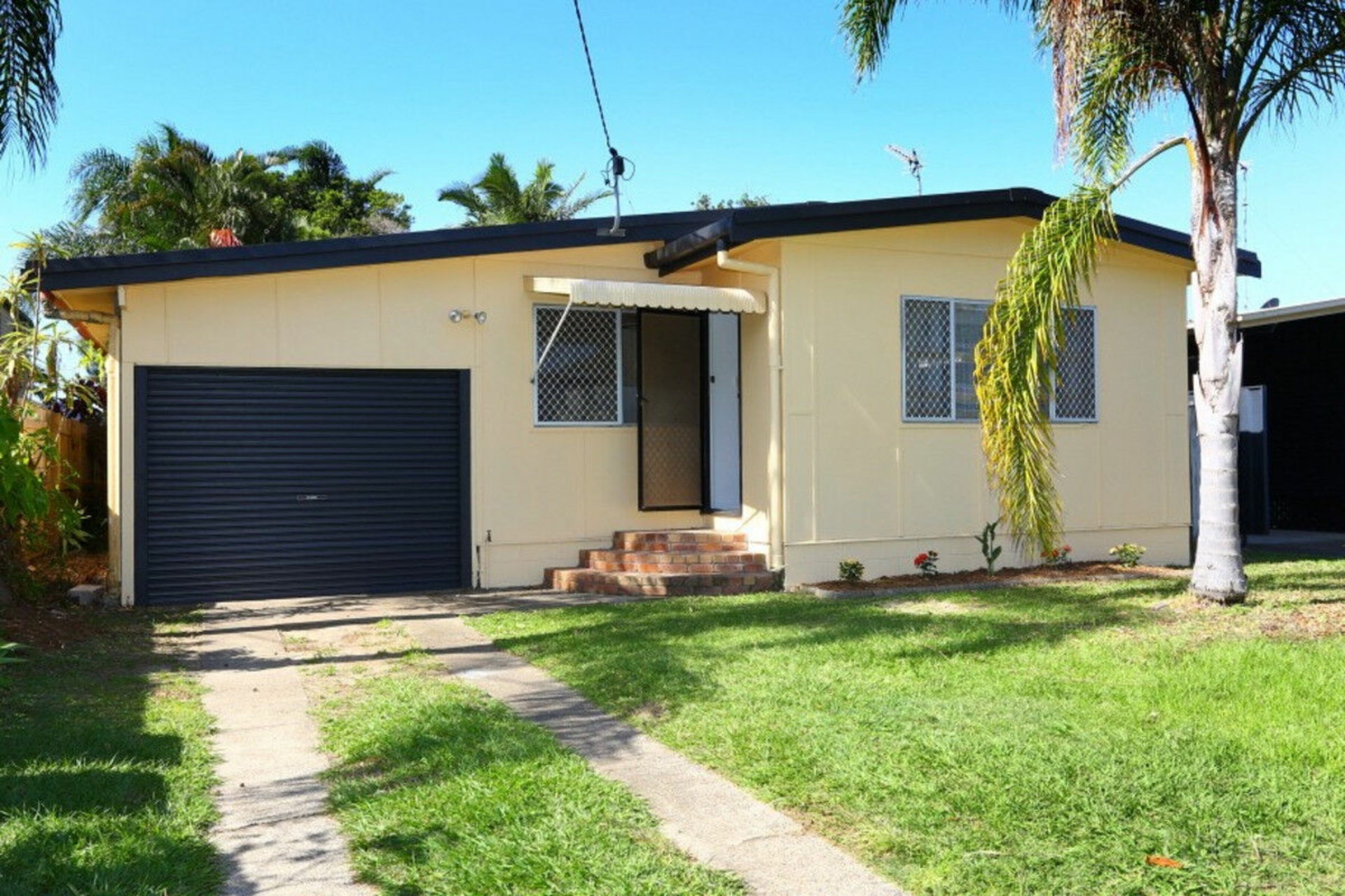 11 Nevenia Street, LABRADOR