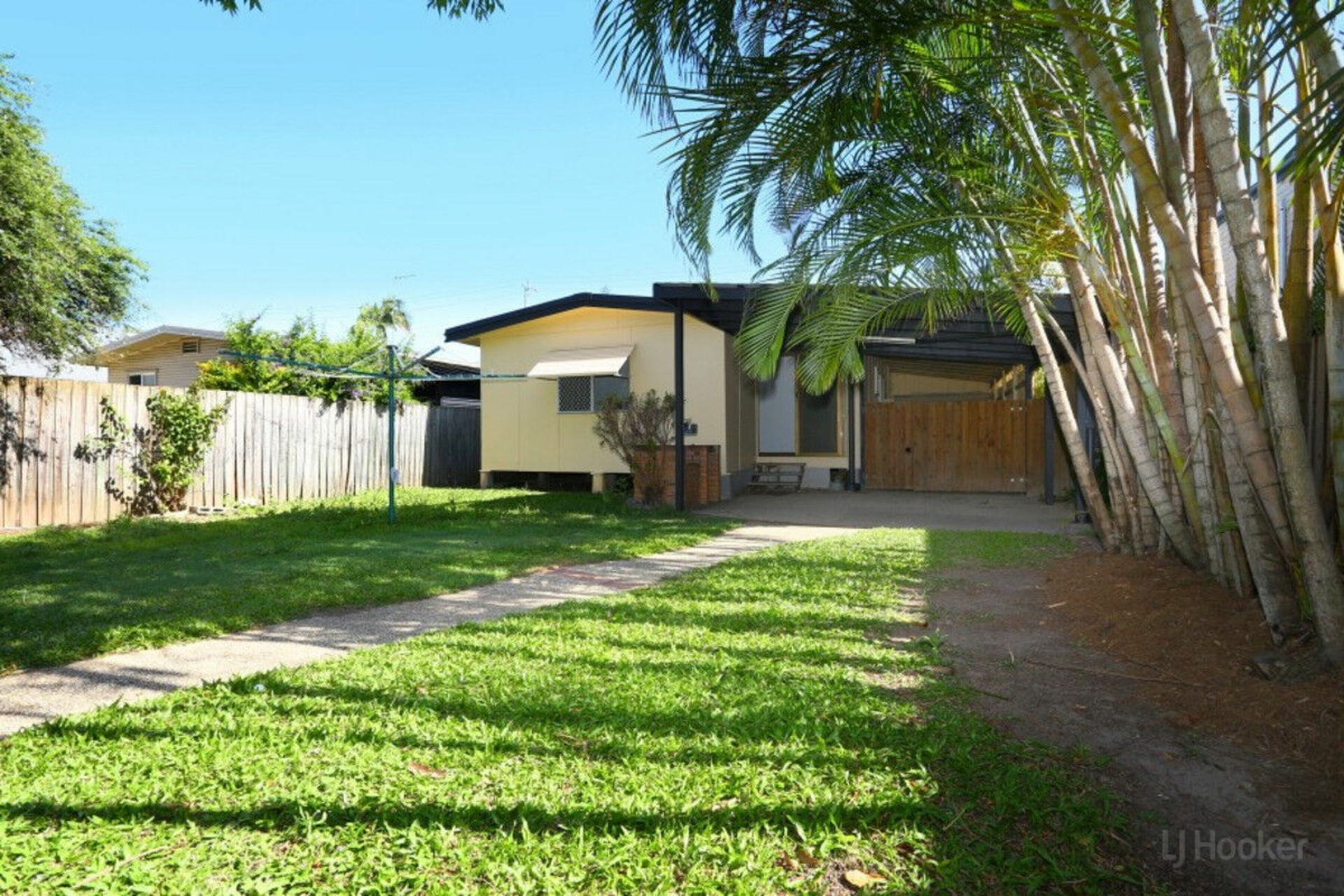 11 Nevenia Street, LABRADOR