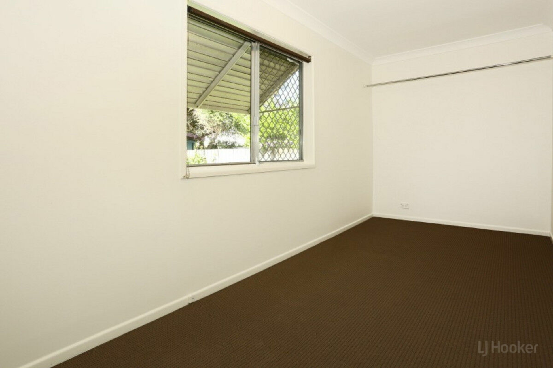 11 Nevenia Street, LABRADOR