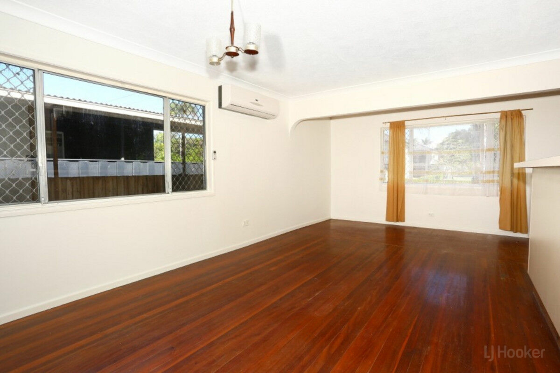 11 Nevenia Street, LABRADOR