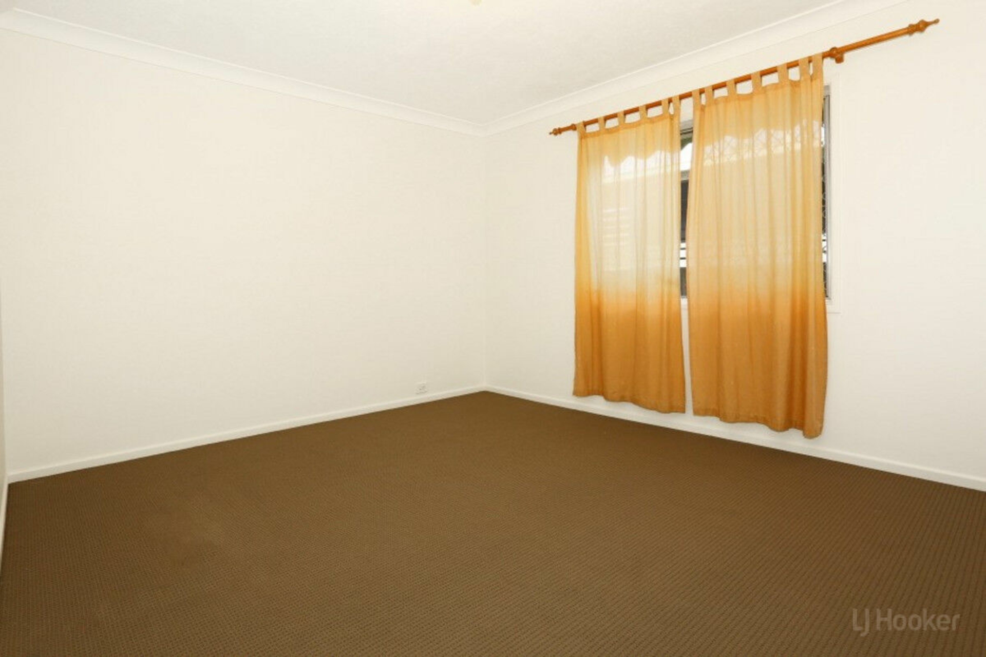 11 Nevenia Street, LABRADOR