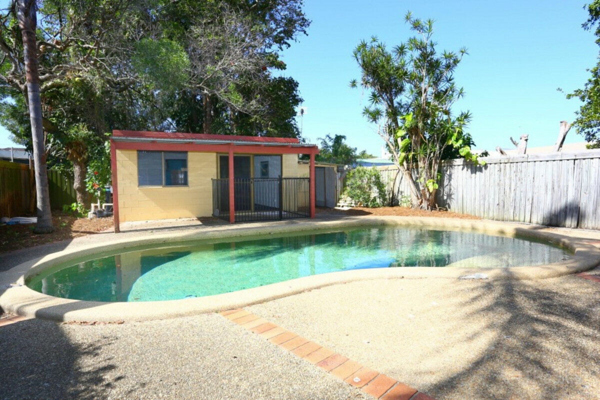 11 Nevenia Street, LABRADOR