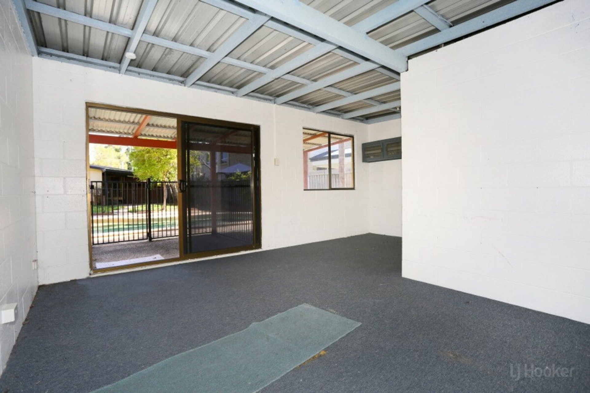 11 Nevenia Street, LABRADOR
