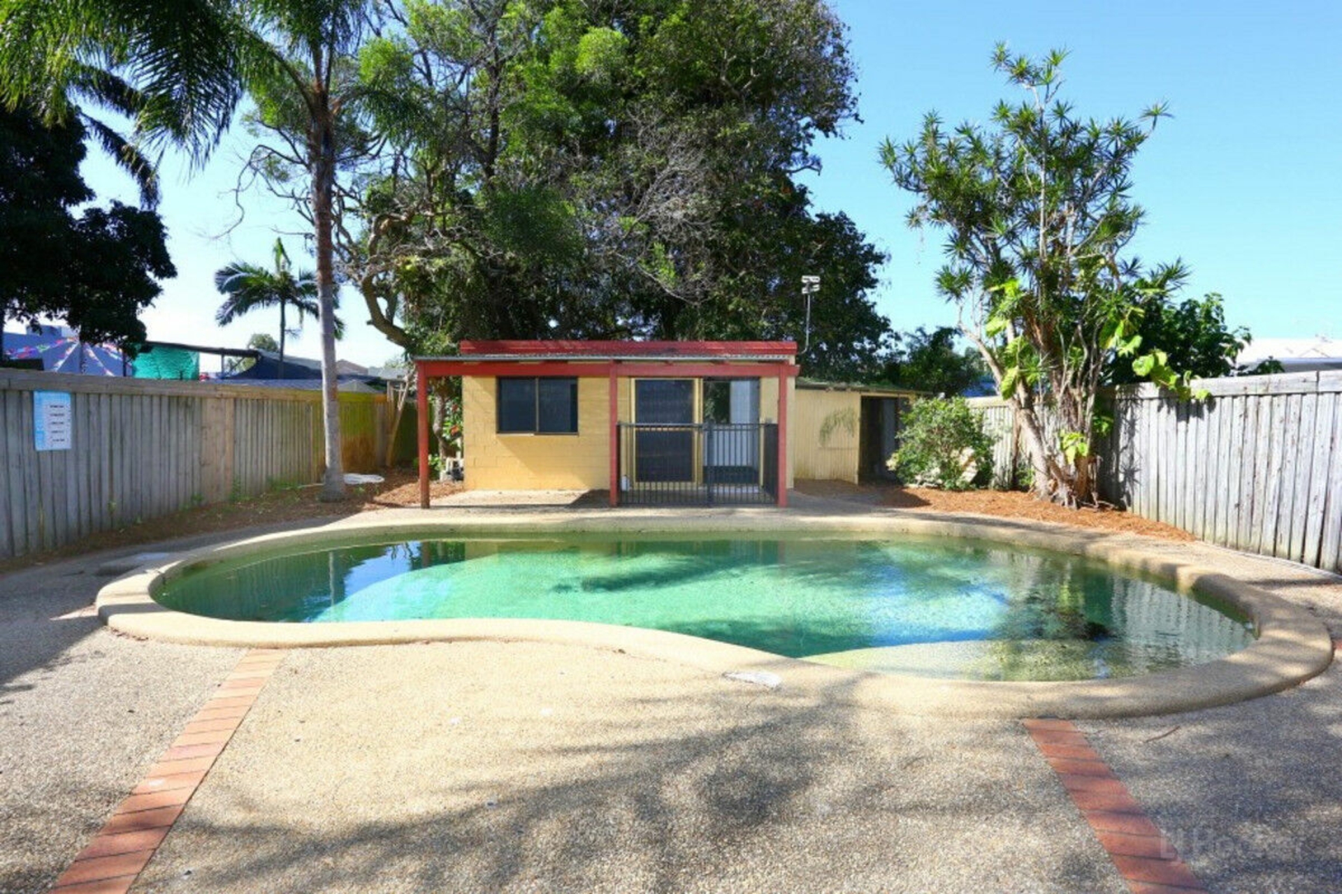 11 Nevenia Street, LABRADOR