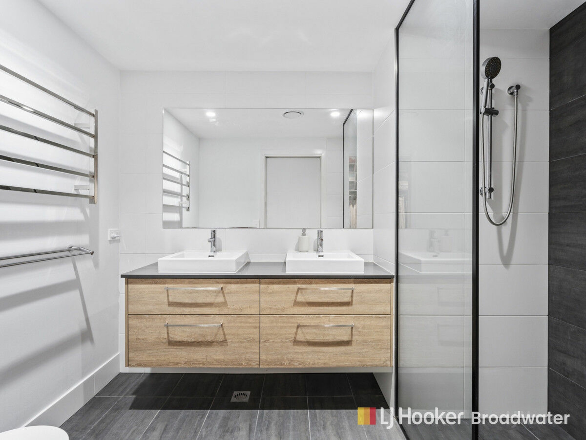 5/8 Bath Street, LABRADOR