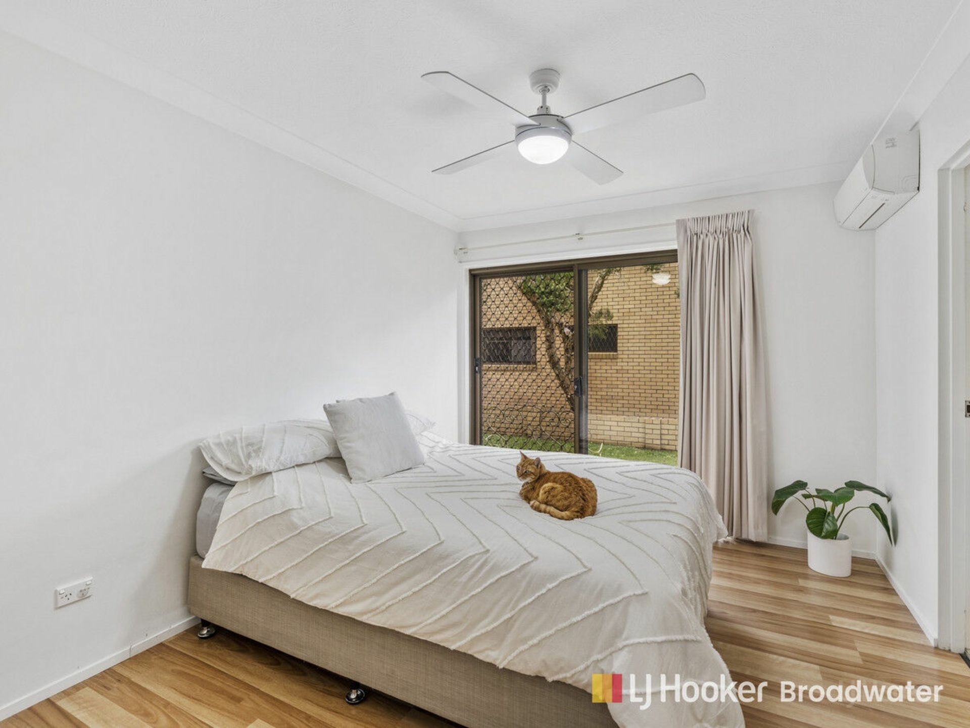 2/209 scarborough Street, SOUTHPORT