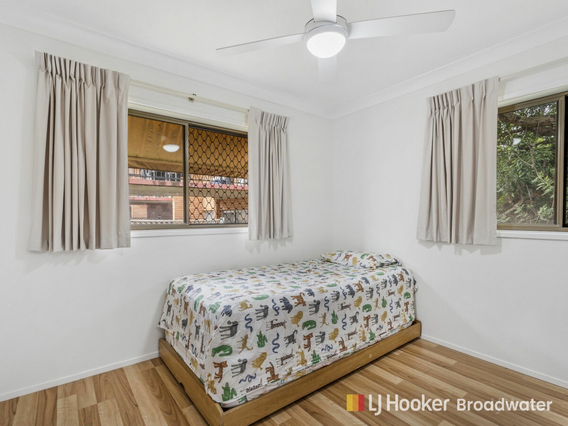 2/209 scarborough Street, SOUTHPORT