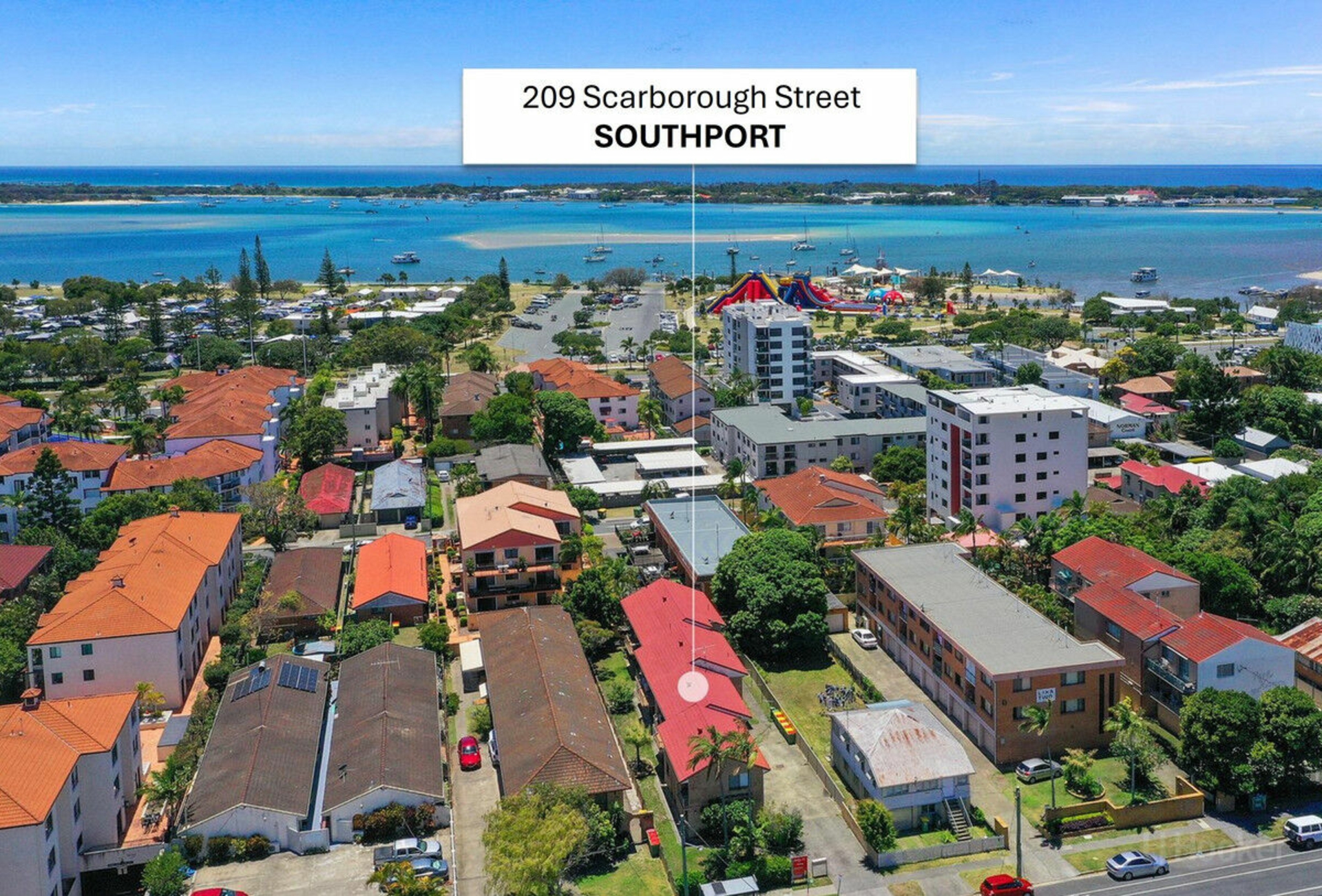 2/209 scarborough Street, SOUTHPORT