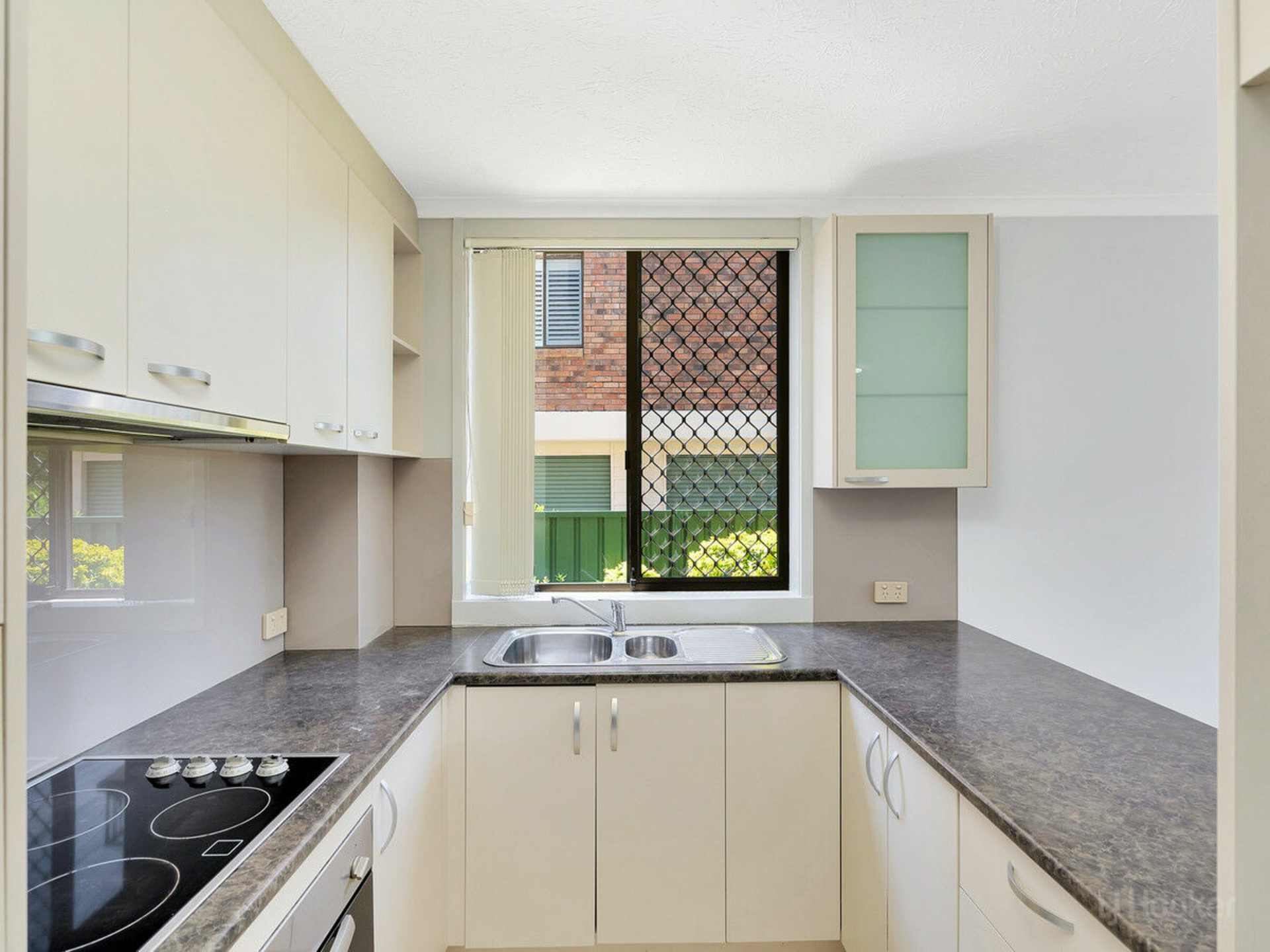 2/33 Whiting Street, LABRADOR