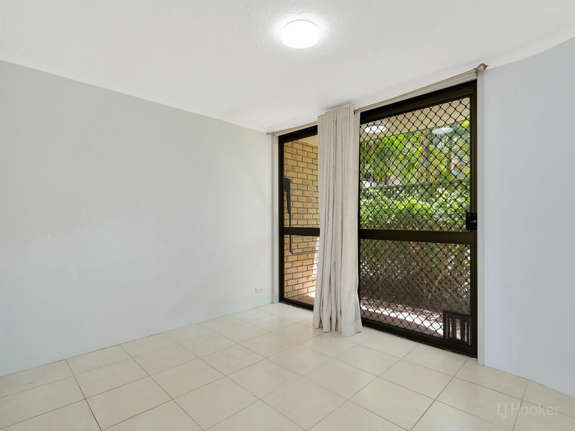 2/33 Whiting Street, LABRADOR