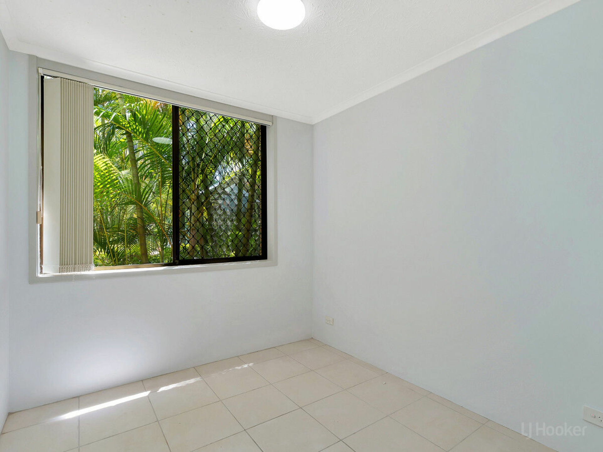 2/33 Whiting Street, LABRADOR