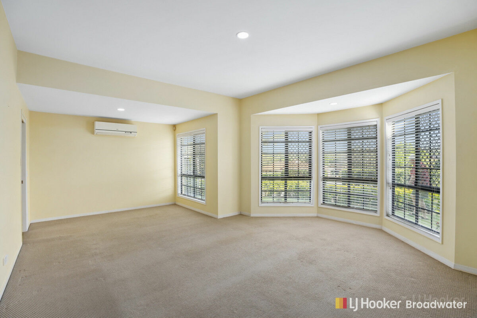 33 Santa Isobel Boulevard, PACIFIC PINES