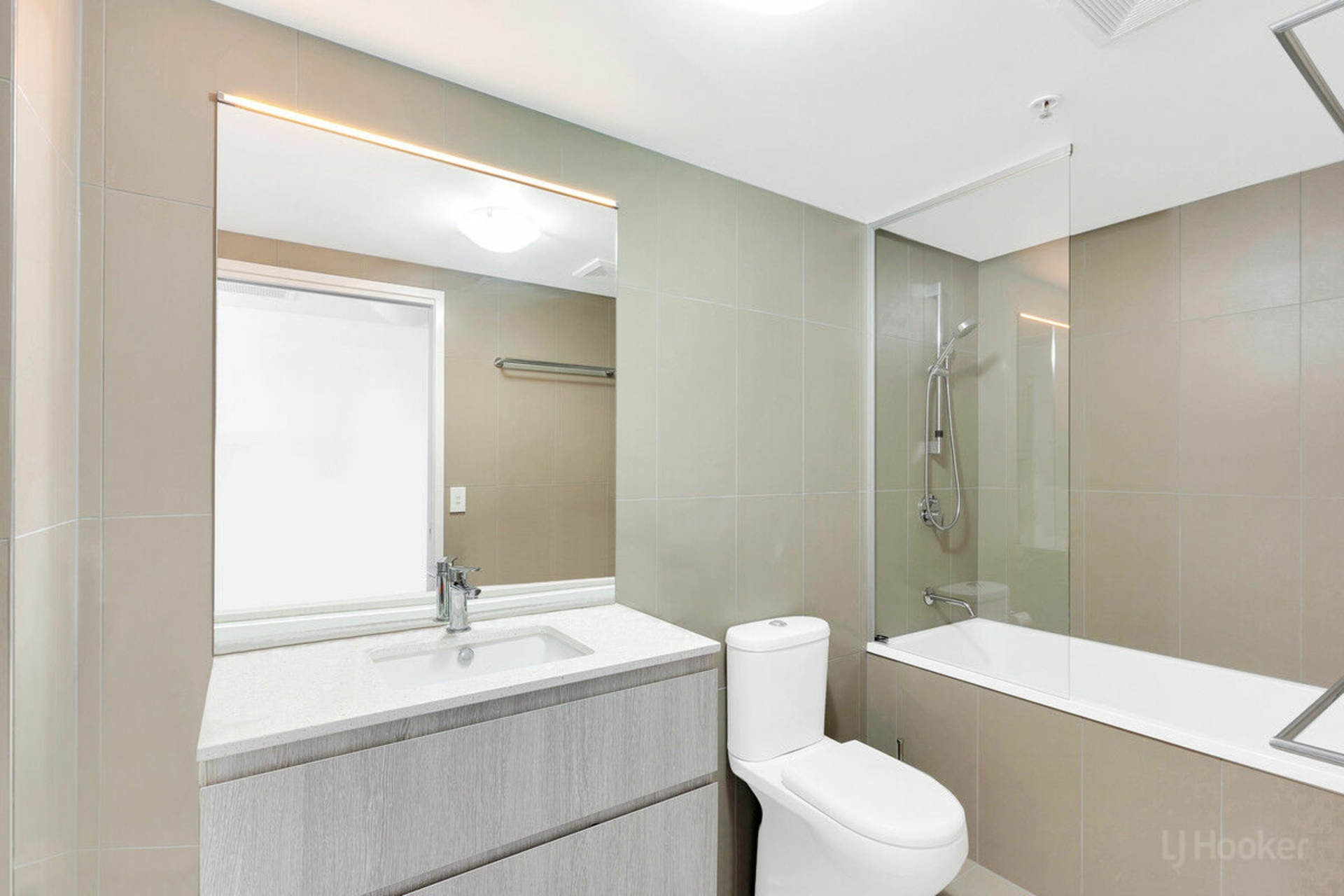 807/378 Marine Parade, LABRADOR