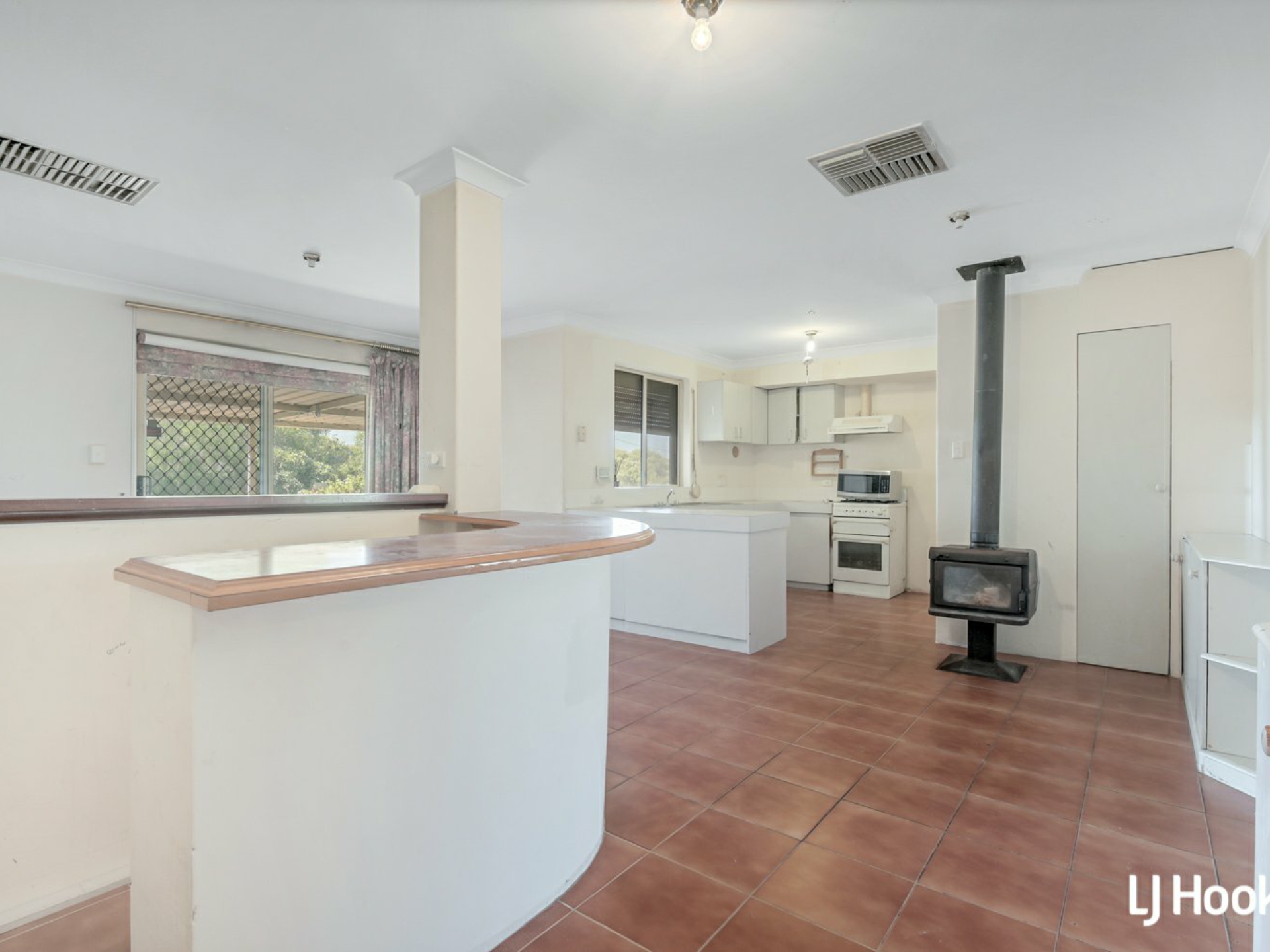 2 Liquidambar Heights, MIRRABOOKA