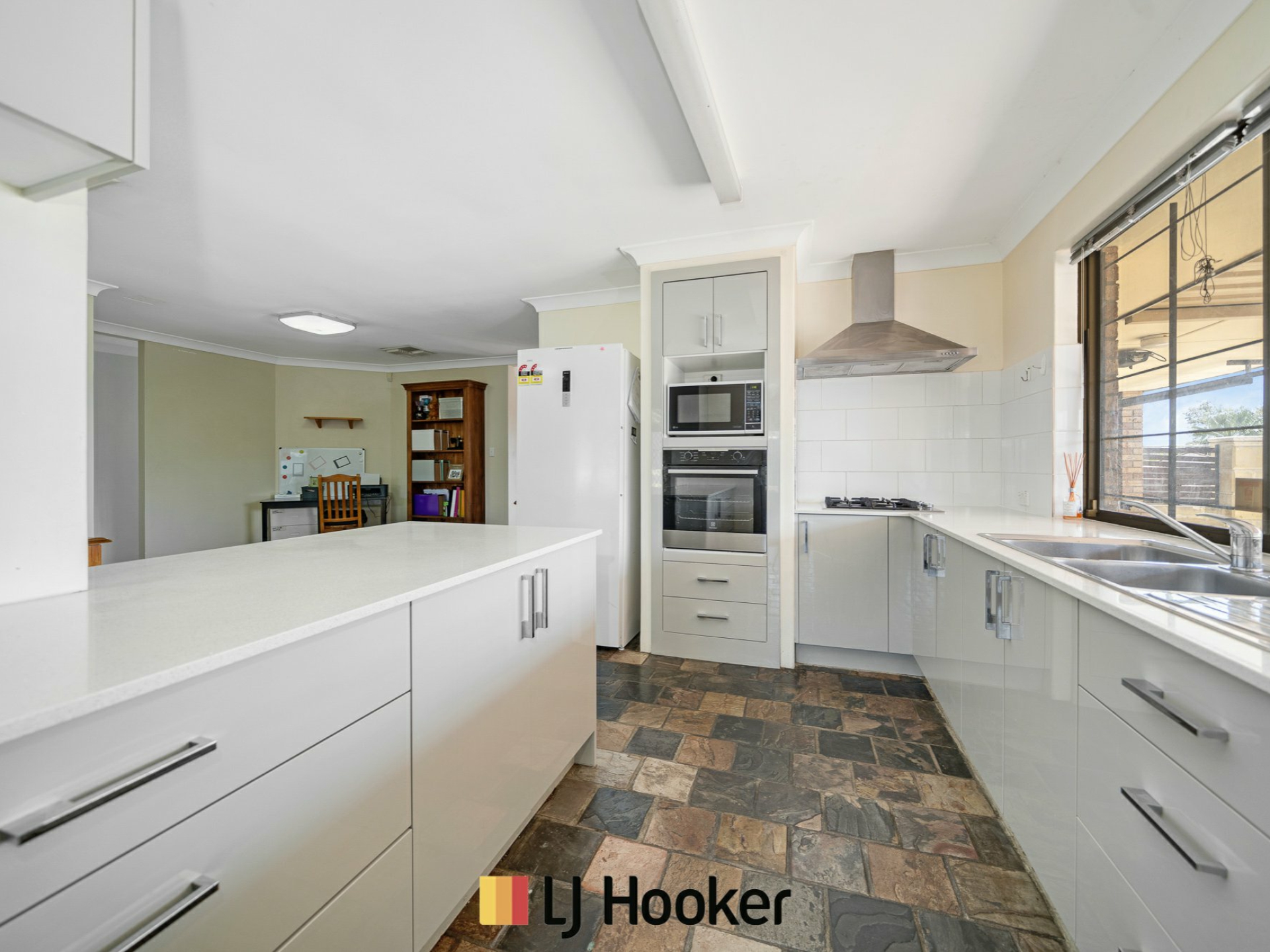 6 Woodbine Terrrace, MIRRABOOKA