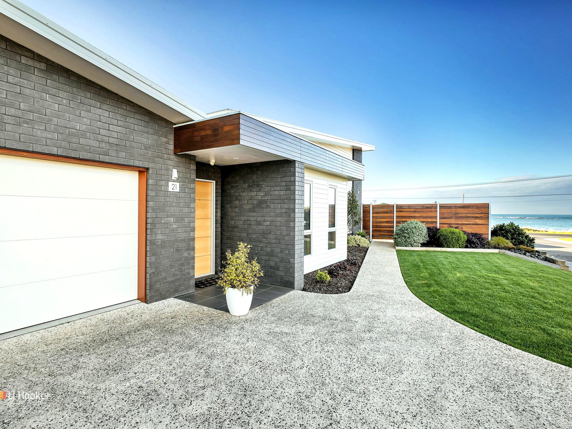 21 Bluewater Crescent, WYNYARD