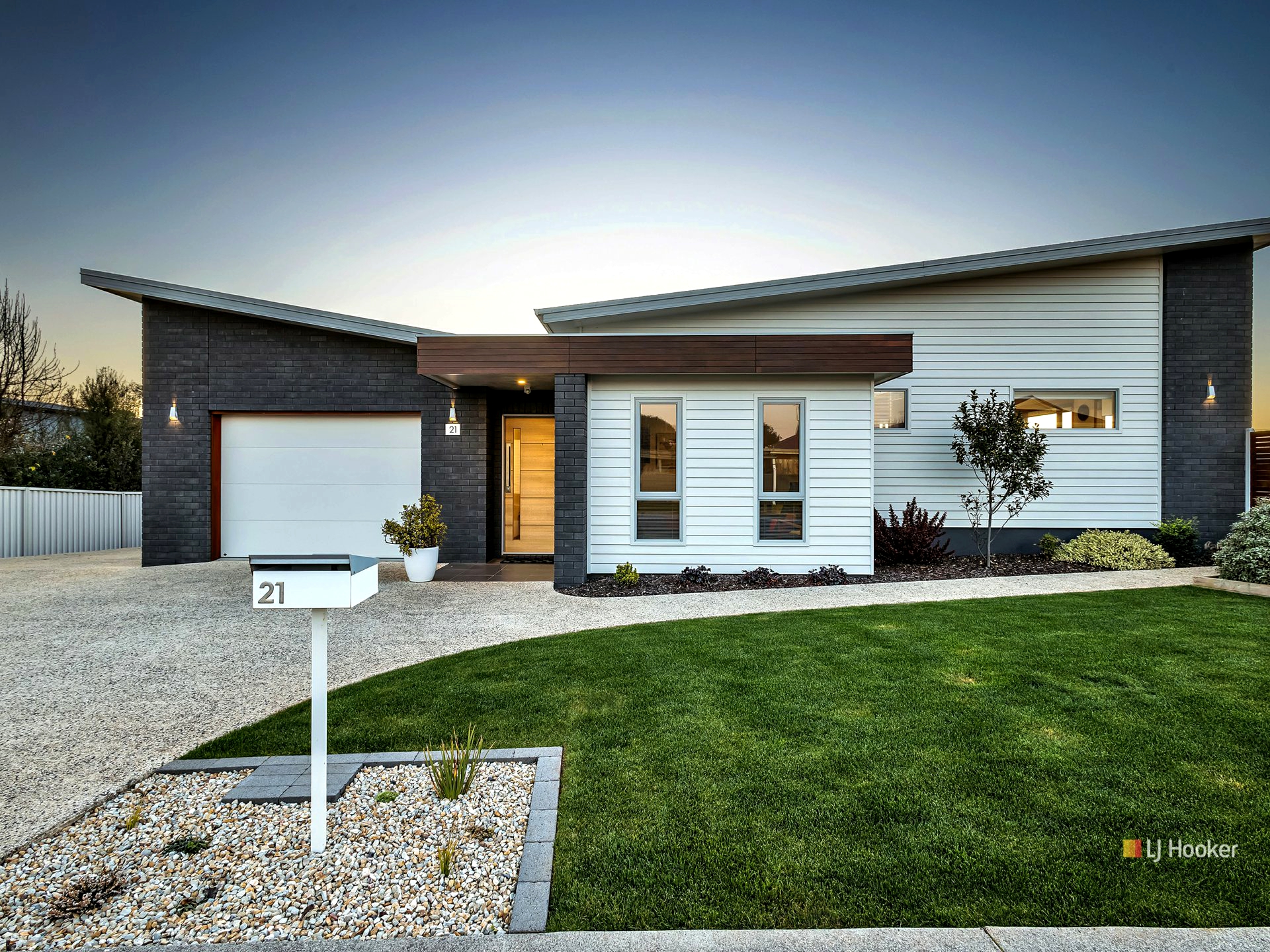 21 Bluewater Crescent, WYNYARD