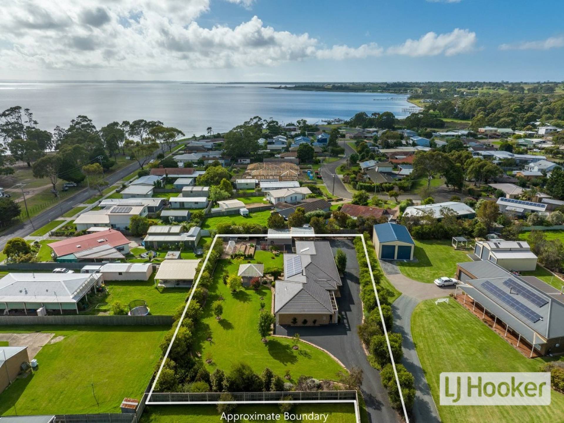 4 River Gum Close, Eagle Point
