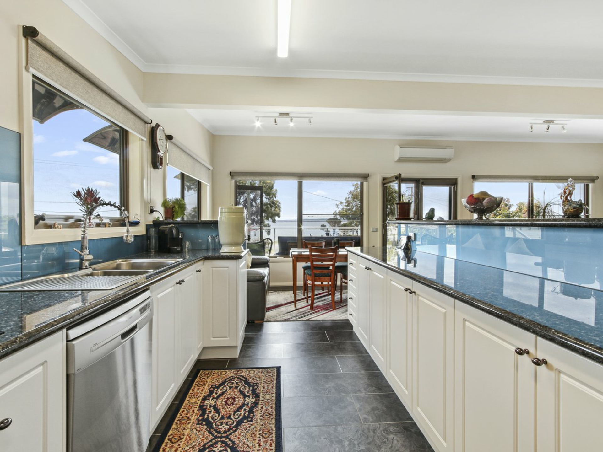 205 Western Boulevard, RAYMOND ISLAND