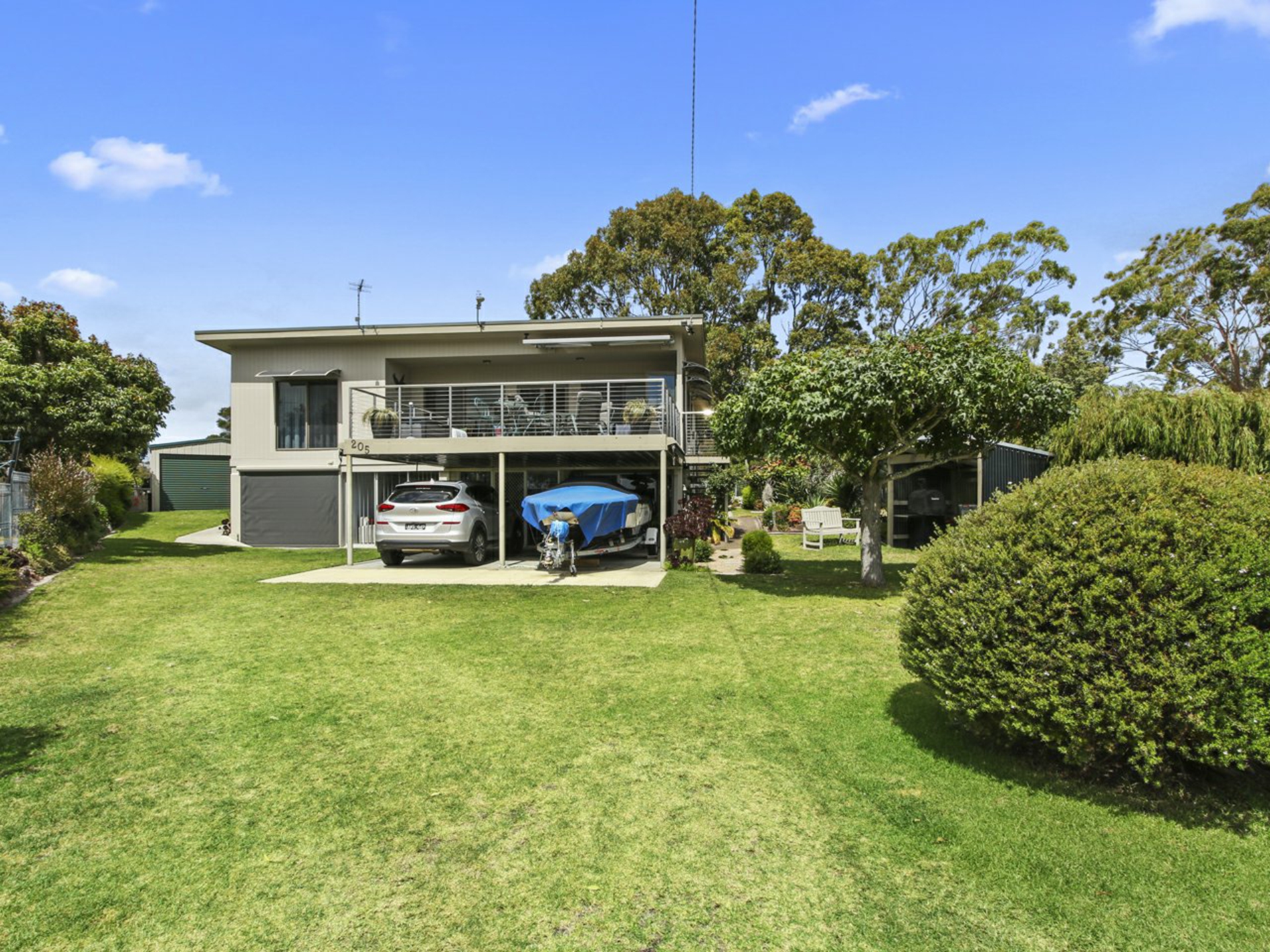 205 Western Boulevard, RAYMOND ISLAND