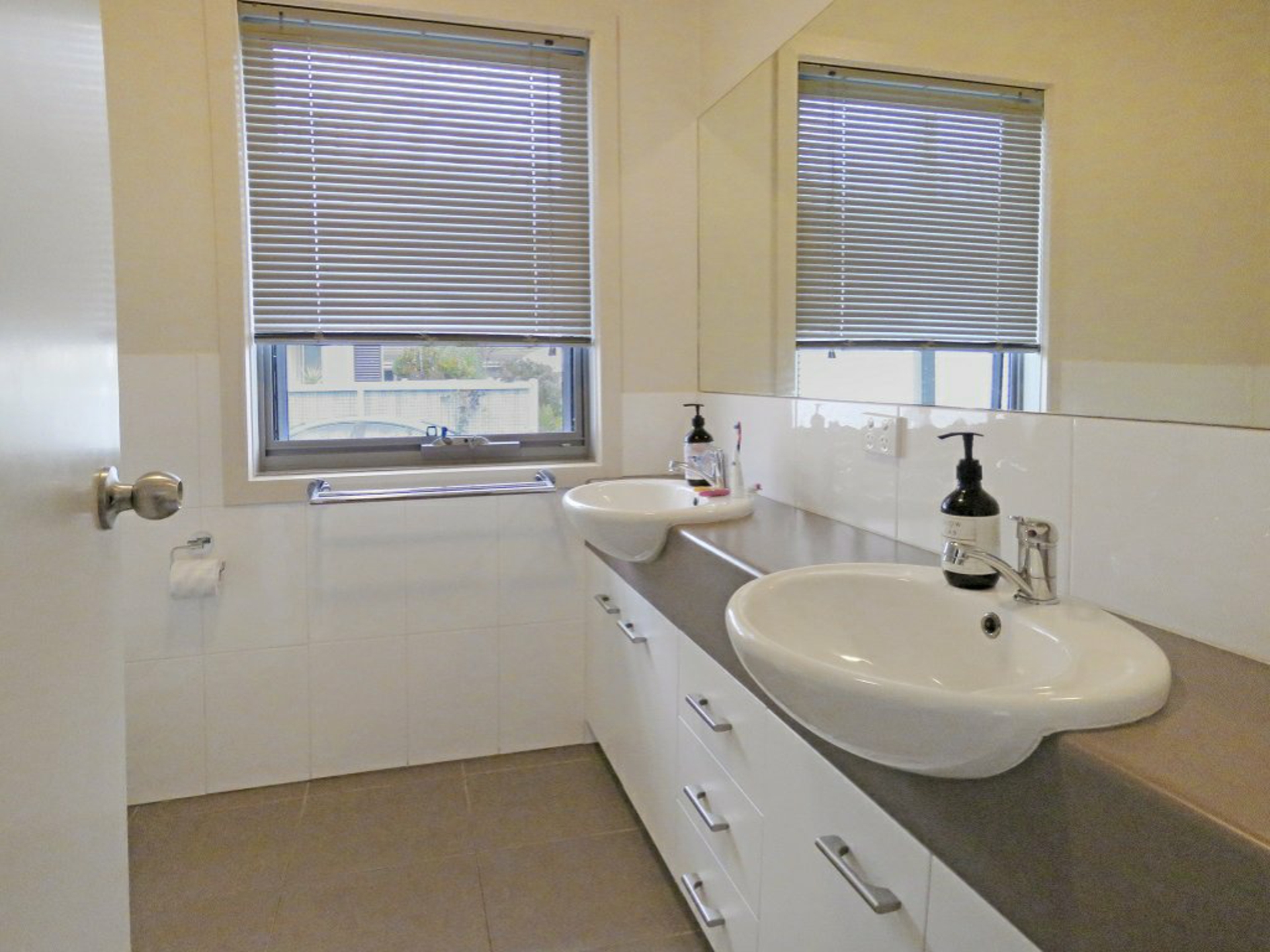 House 2/157 Bay Road — photo 11 of 18