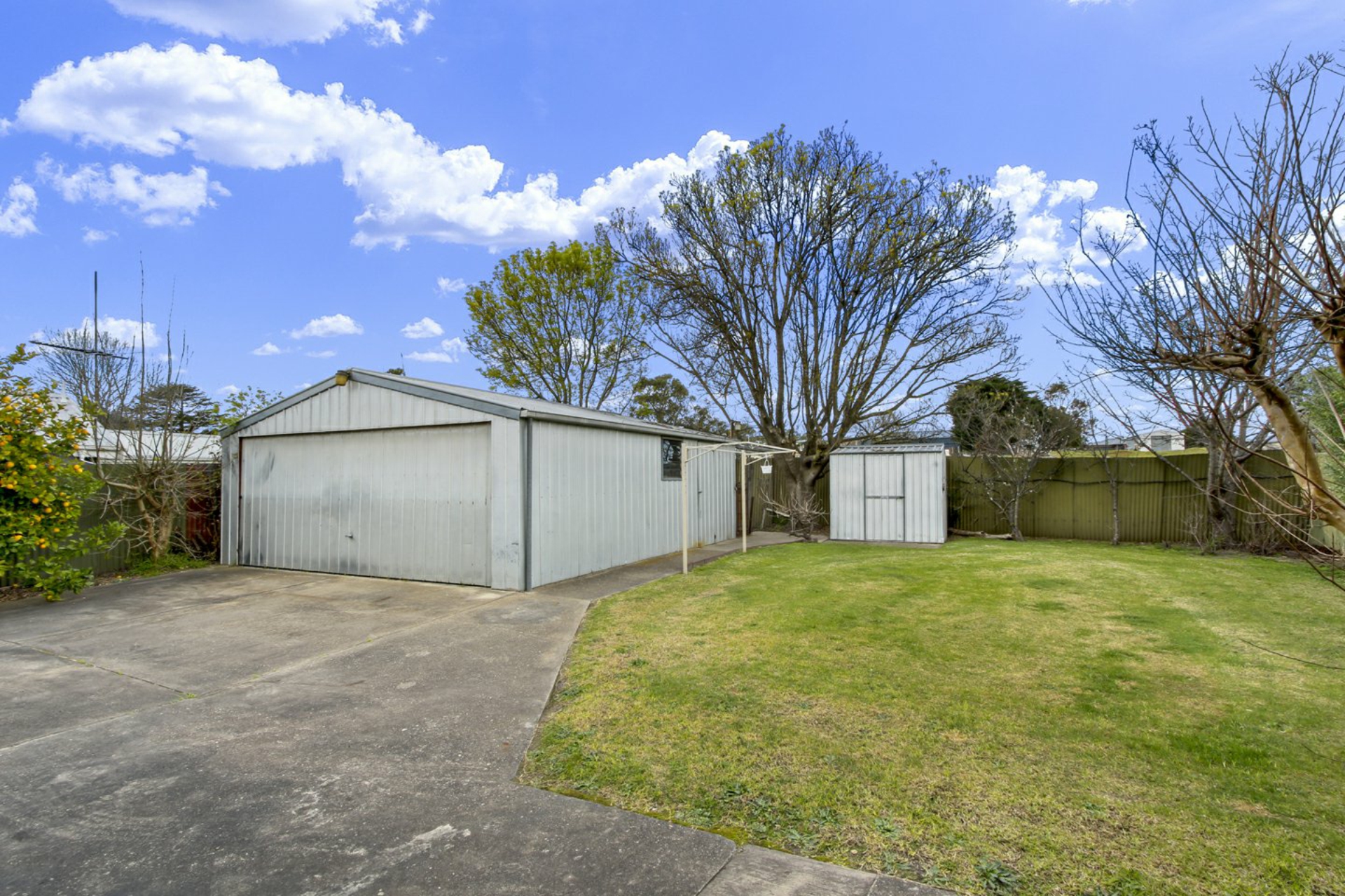 53 School Road Eagle Point VIC
