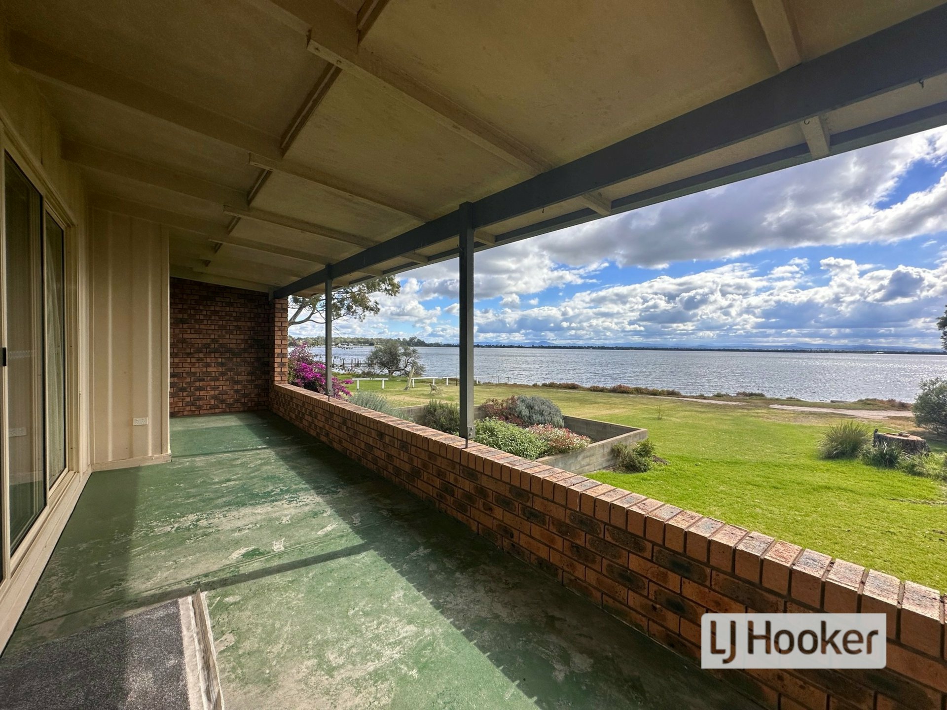 207 Bay Road, EAGLE POINT
