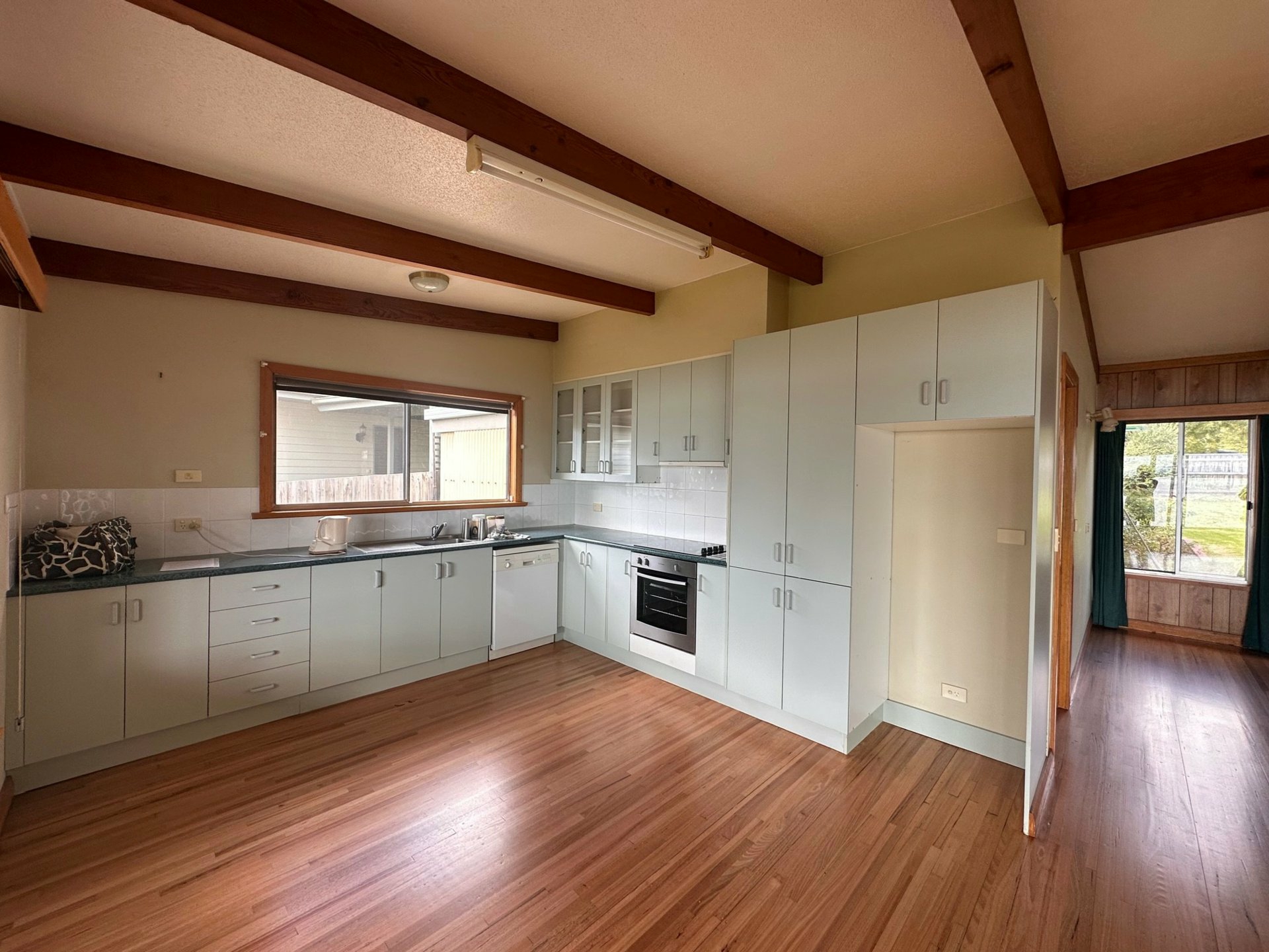 207 Bay Road, EAGLE POINT
