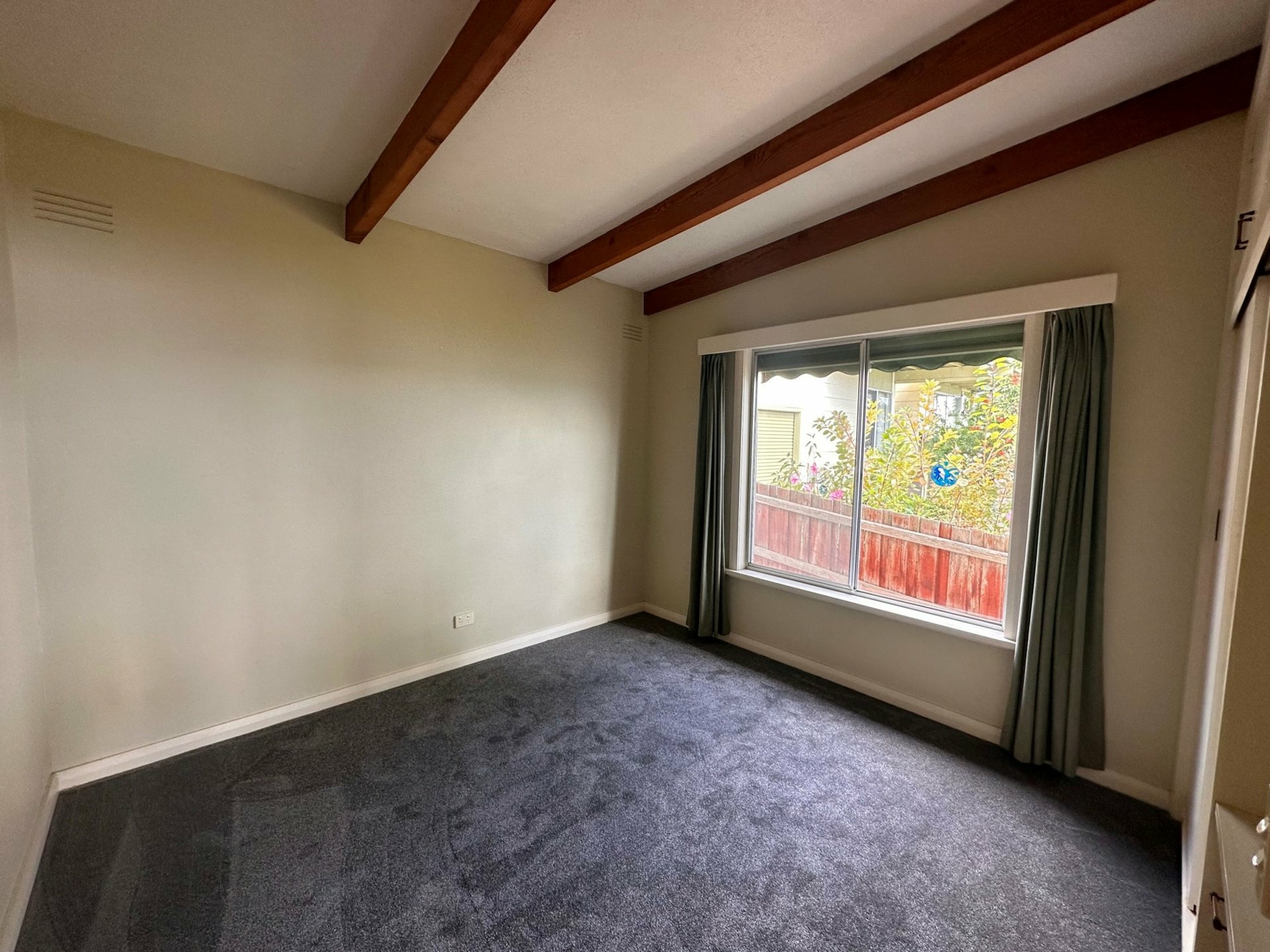 207 Bay Road, EAGLE POINT