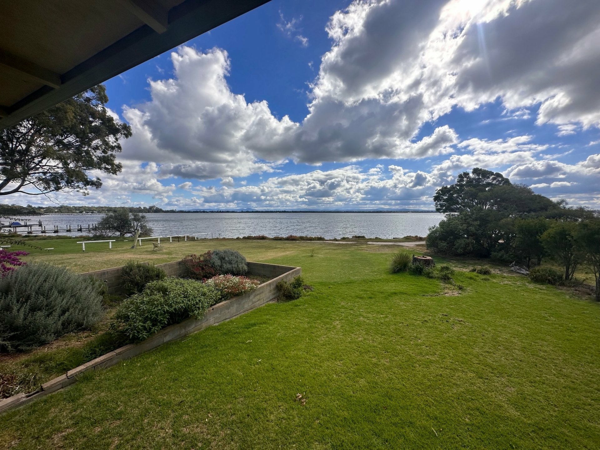 207 Bay Road, EAGLE POINT