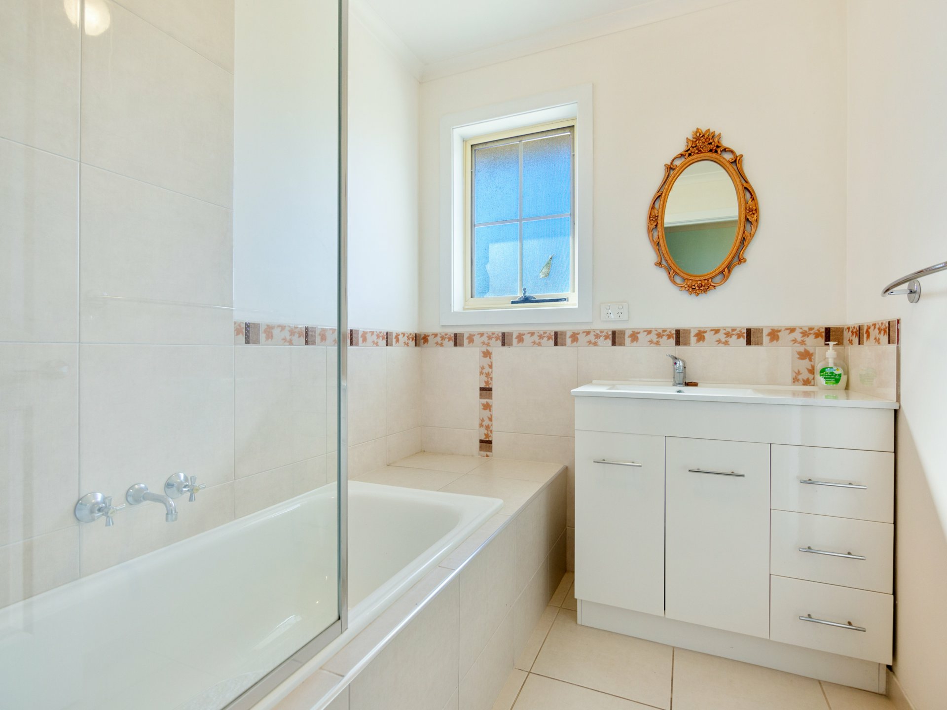 61 Stirling Drive, LAKES ENTRANCE