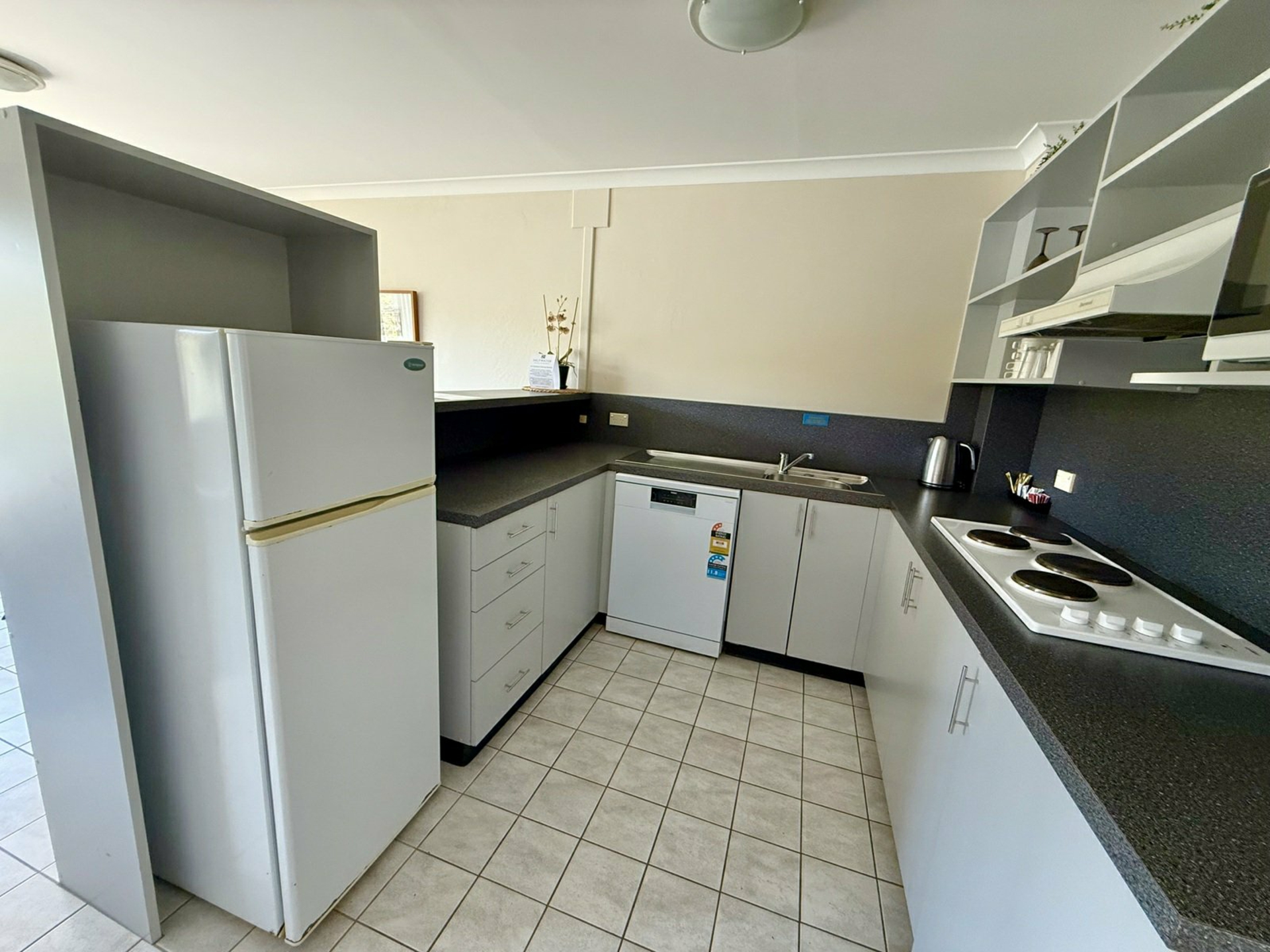 Apartment 3/142 Marine Parade — photo 9 of 22