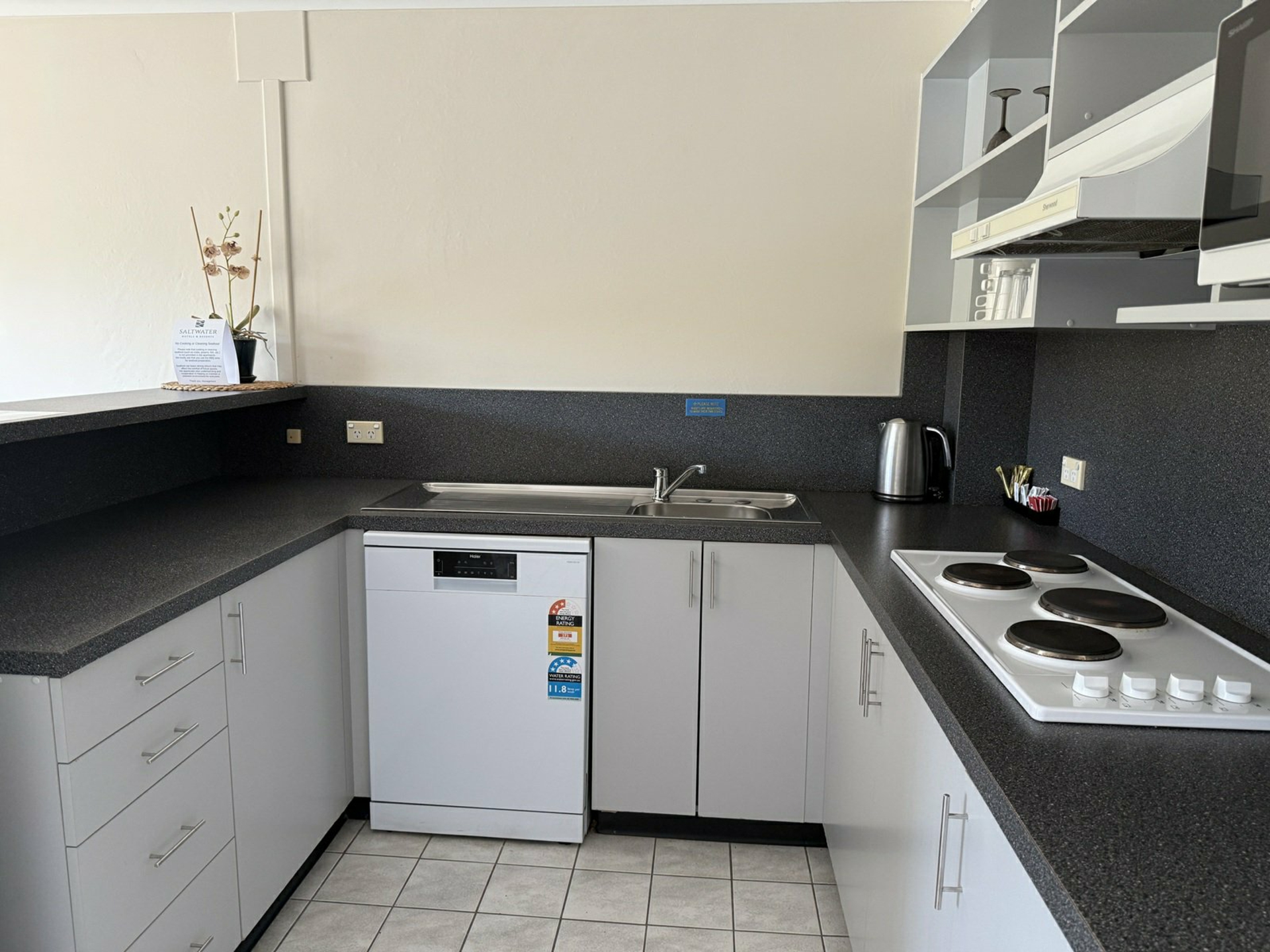 Apartment 3/142 Marine Parade — photo 11 of 22