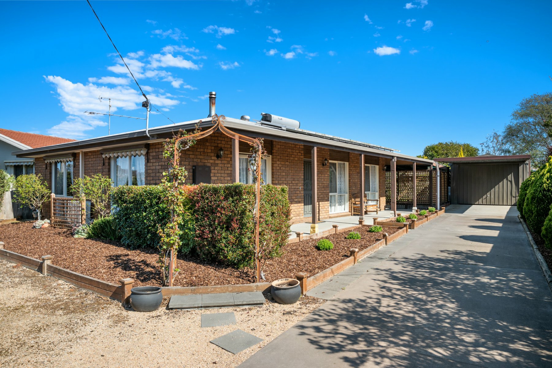 21 Waratah Avenue — photo 2 of 16