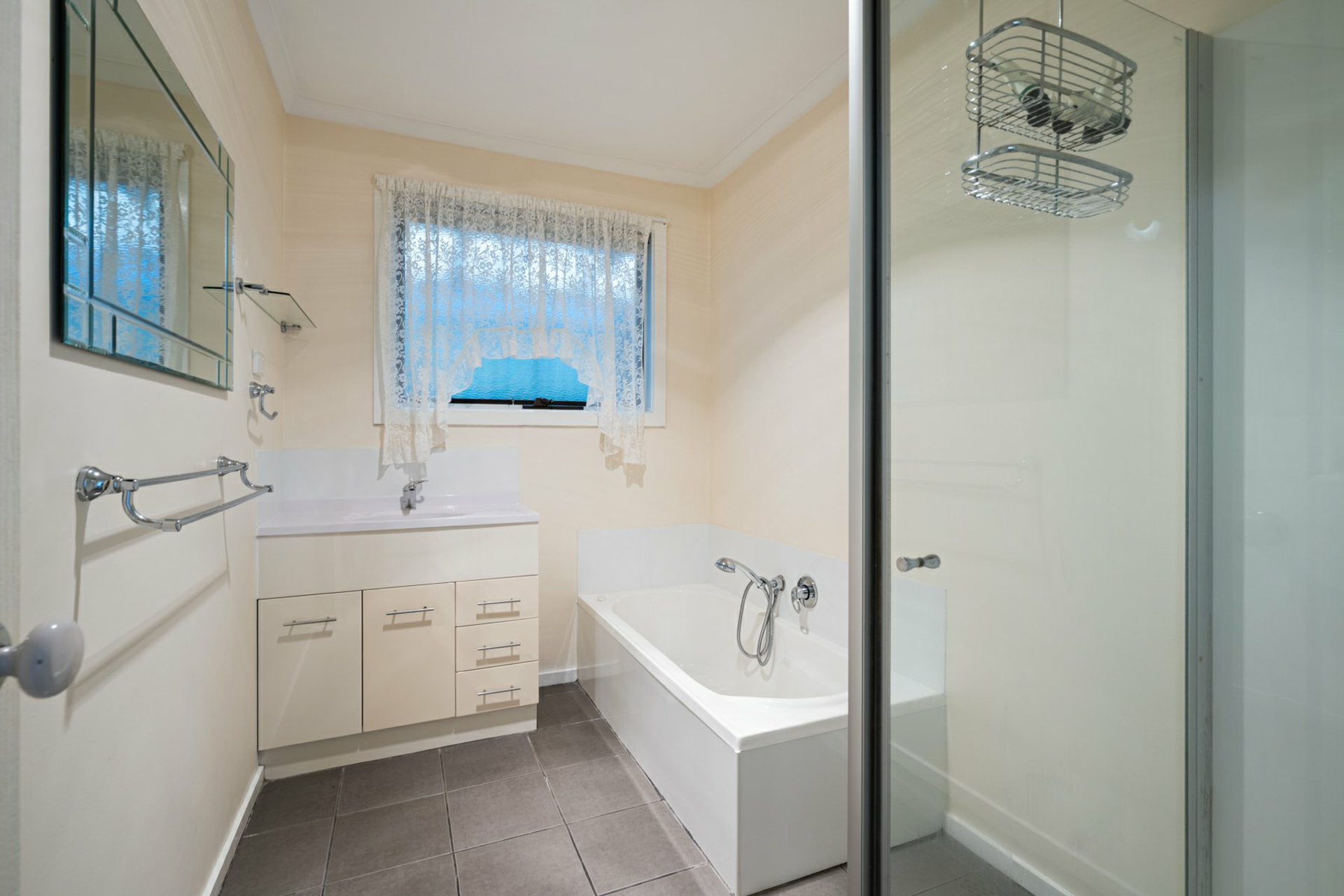 21 Waratah Avenue — photo 11 of 16