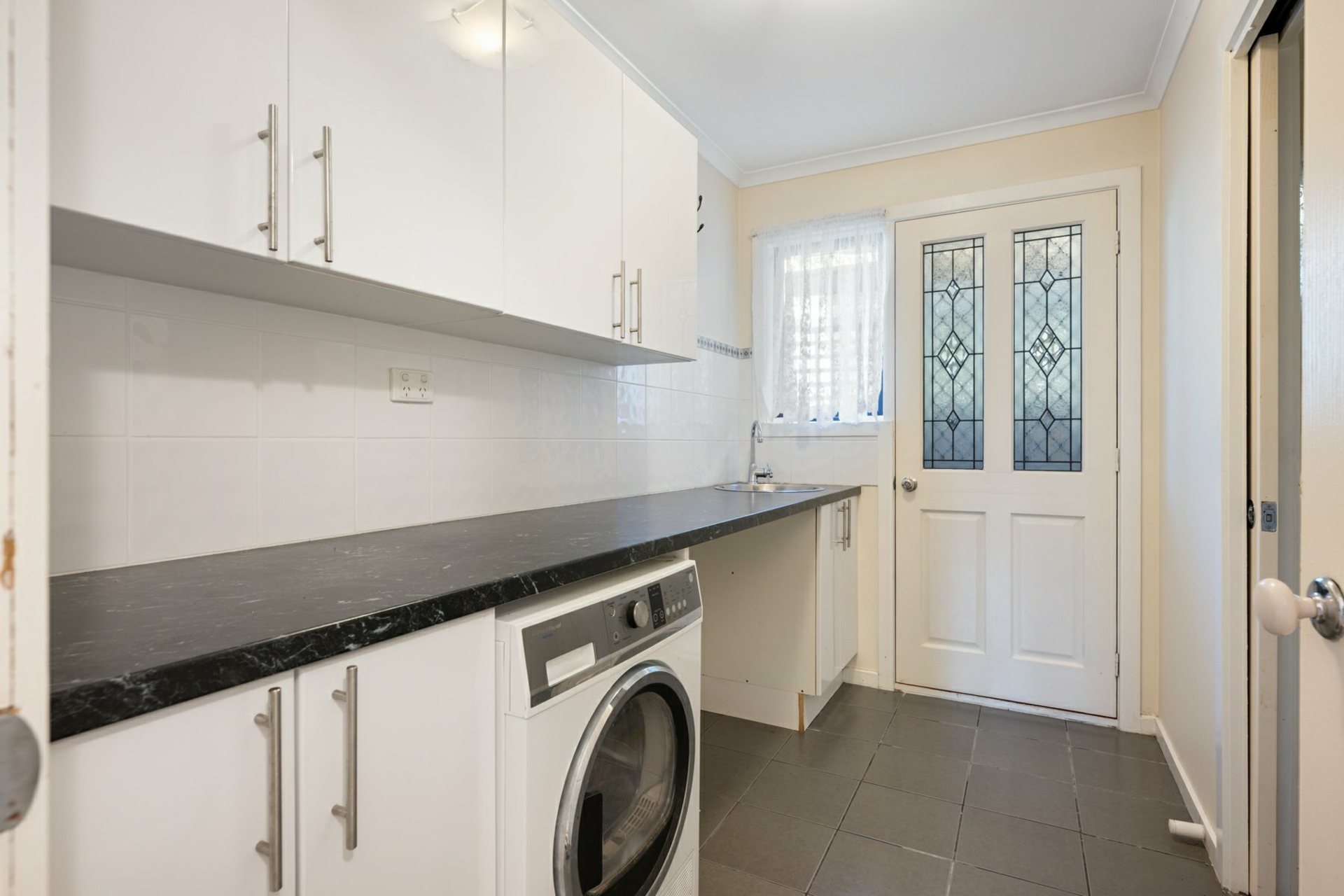 21 Waratah Avenue — photo 12 of 16