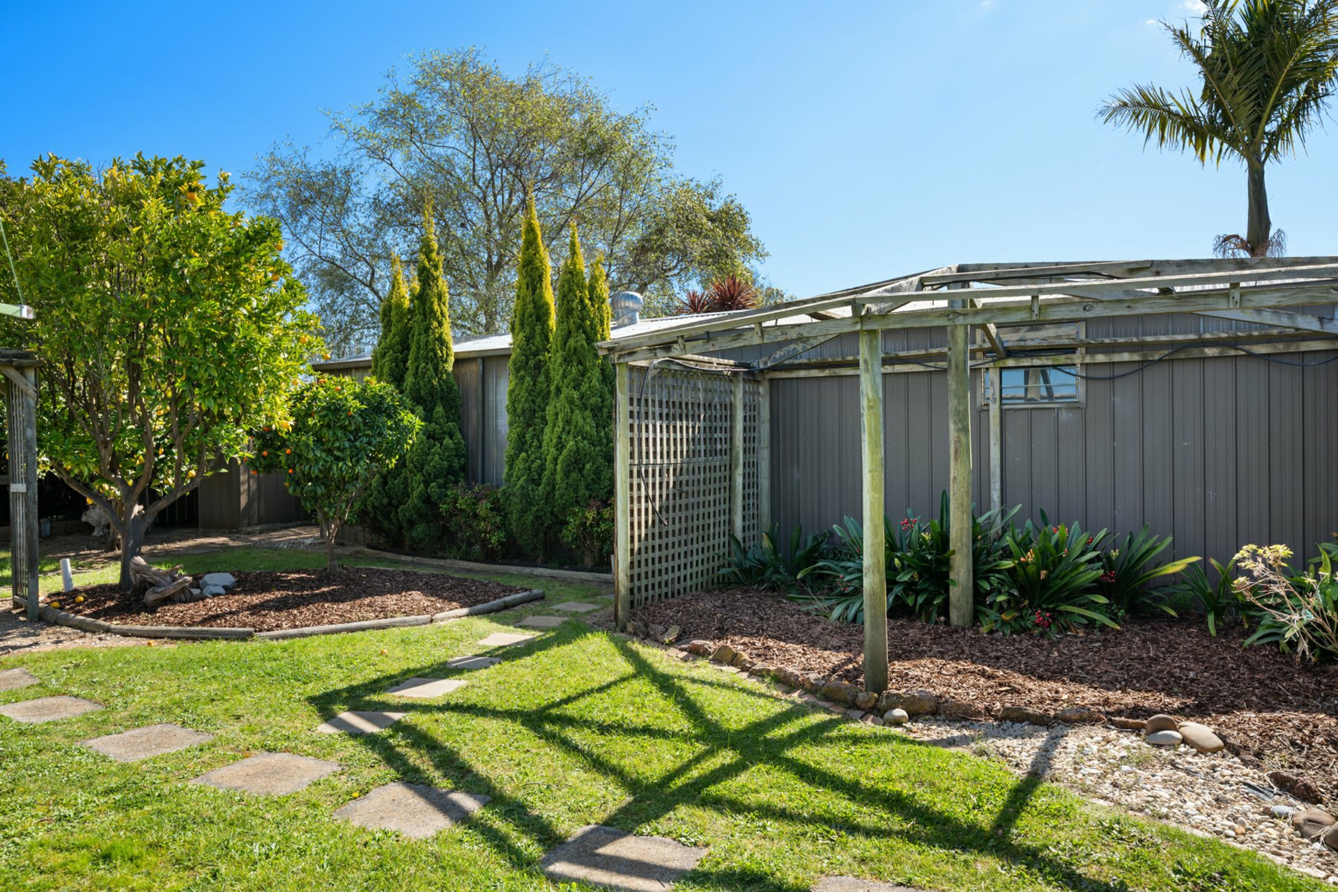 21 Waratah Avenue — photo 14 of 16