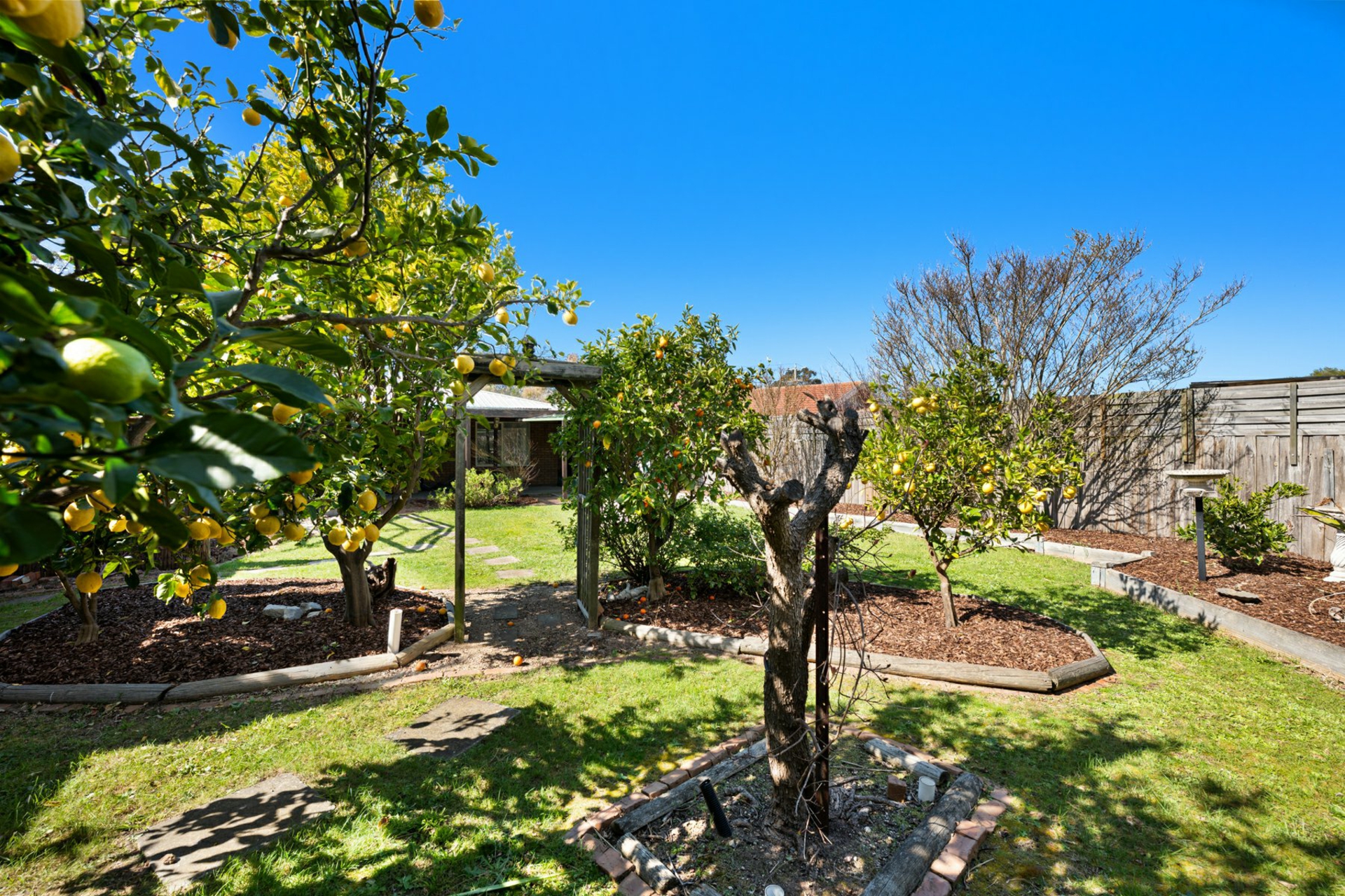 21 Waratah Avenue — photo 15 of 16