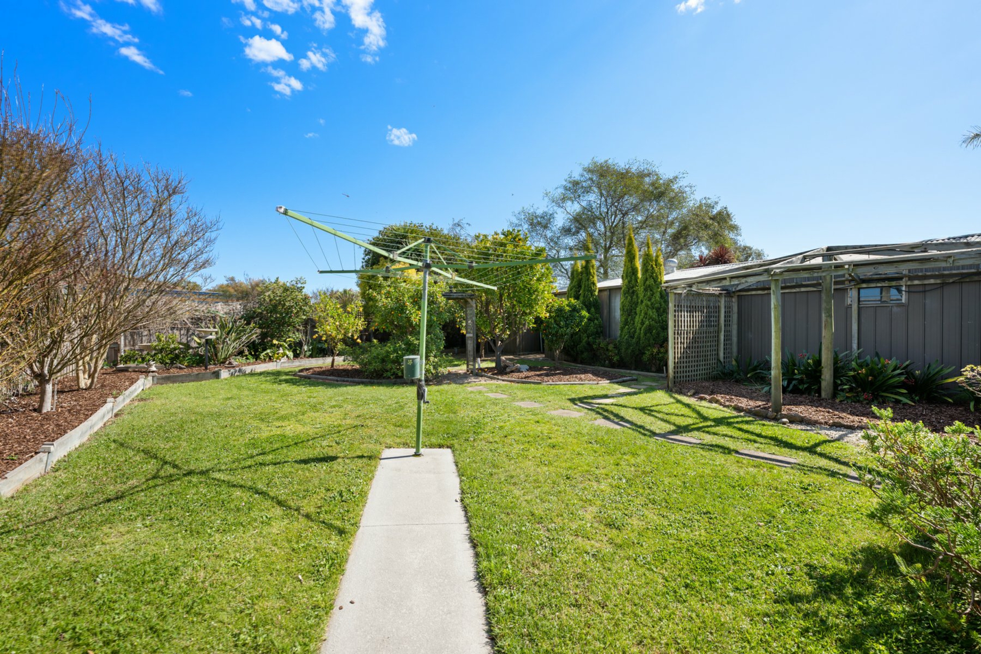 21 Waratah Avenue — photo 16 of 16