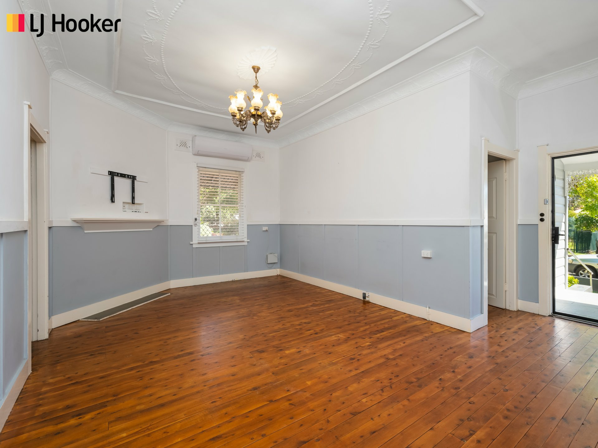 98 Douglas Street — photo 4 of 16
