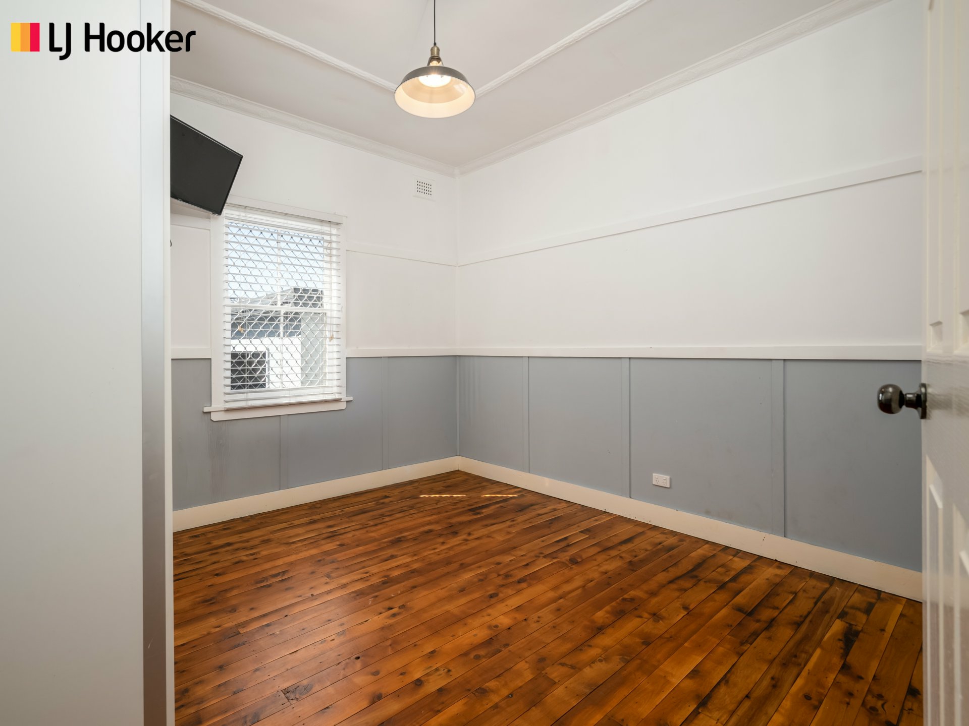 98 Douglas Street — photo 13 of 16