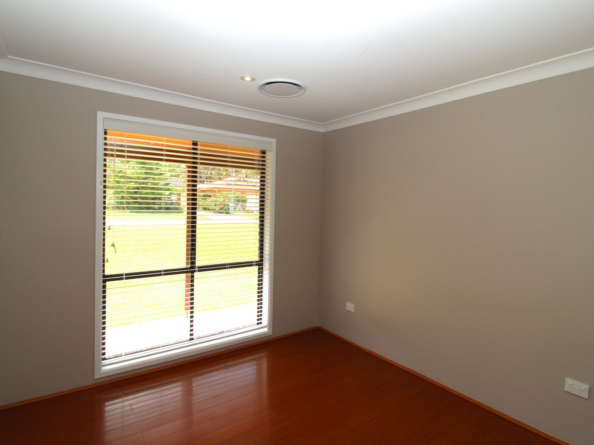 33 Hollingsworth Crescent, CALLALA BAY