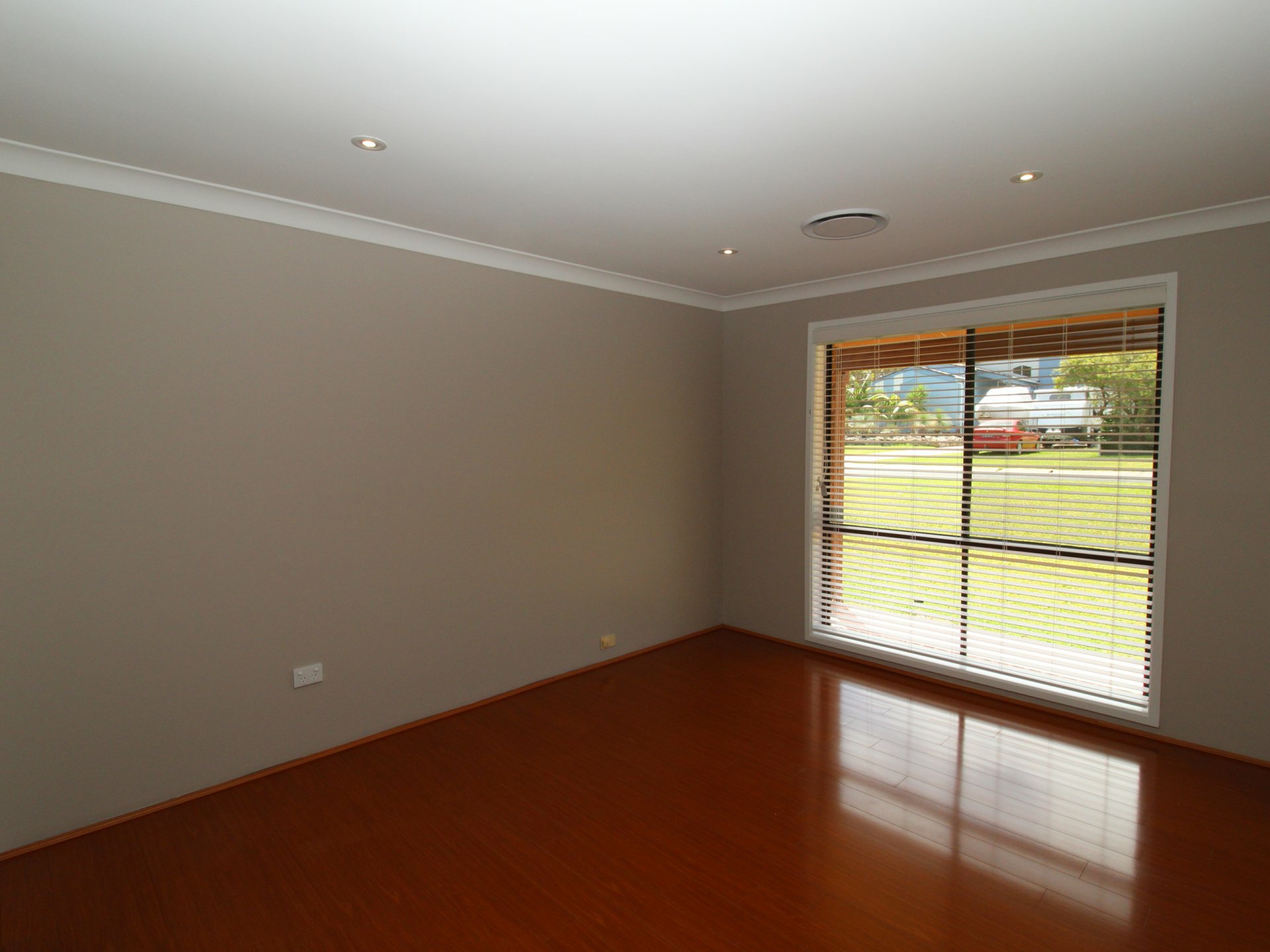 33 Hollingsworth Crescent, CALLALA BAY