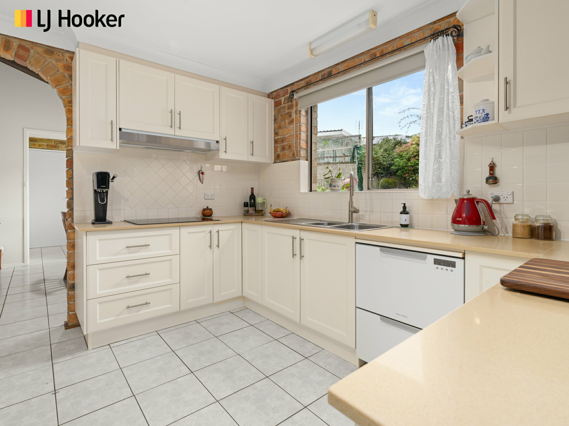 28 Comarong Street — photo 4 of 17